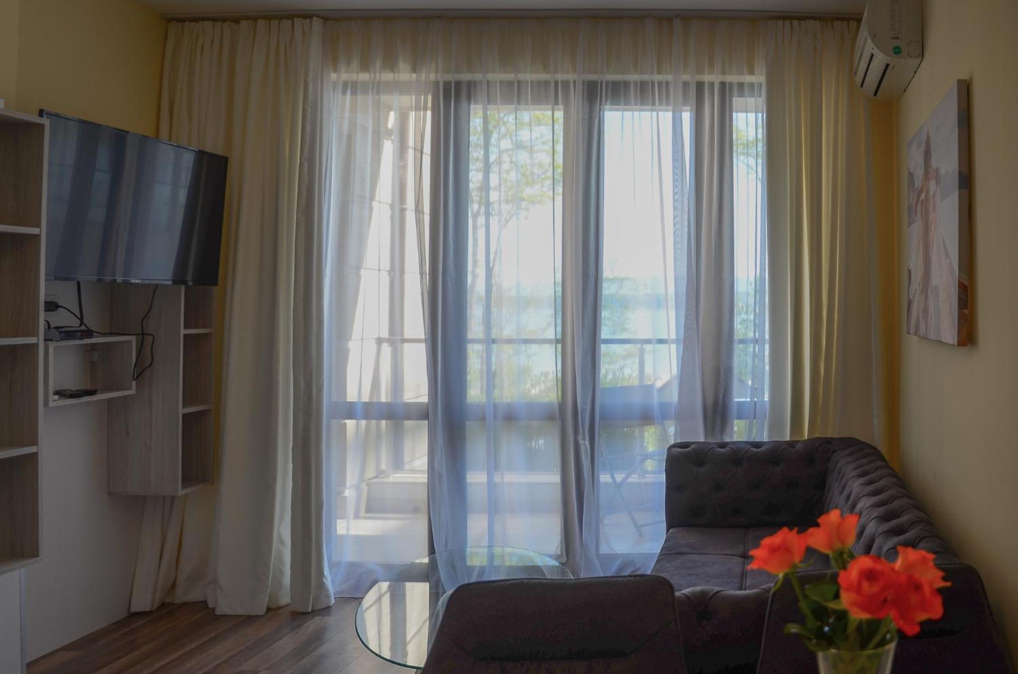 Green Paradise Deluxe Apartments