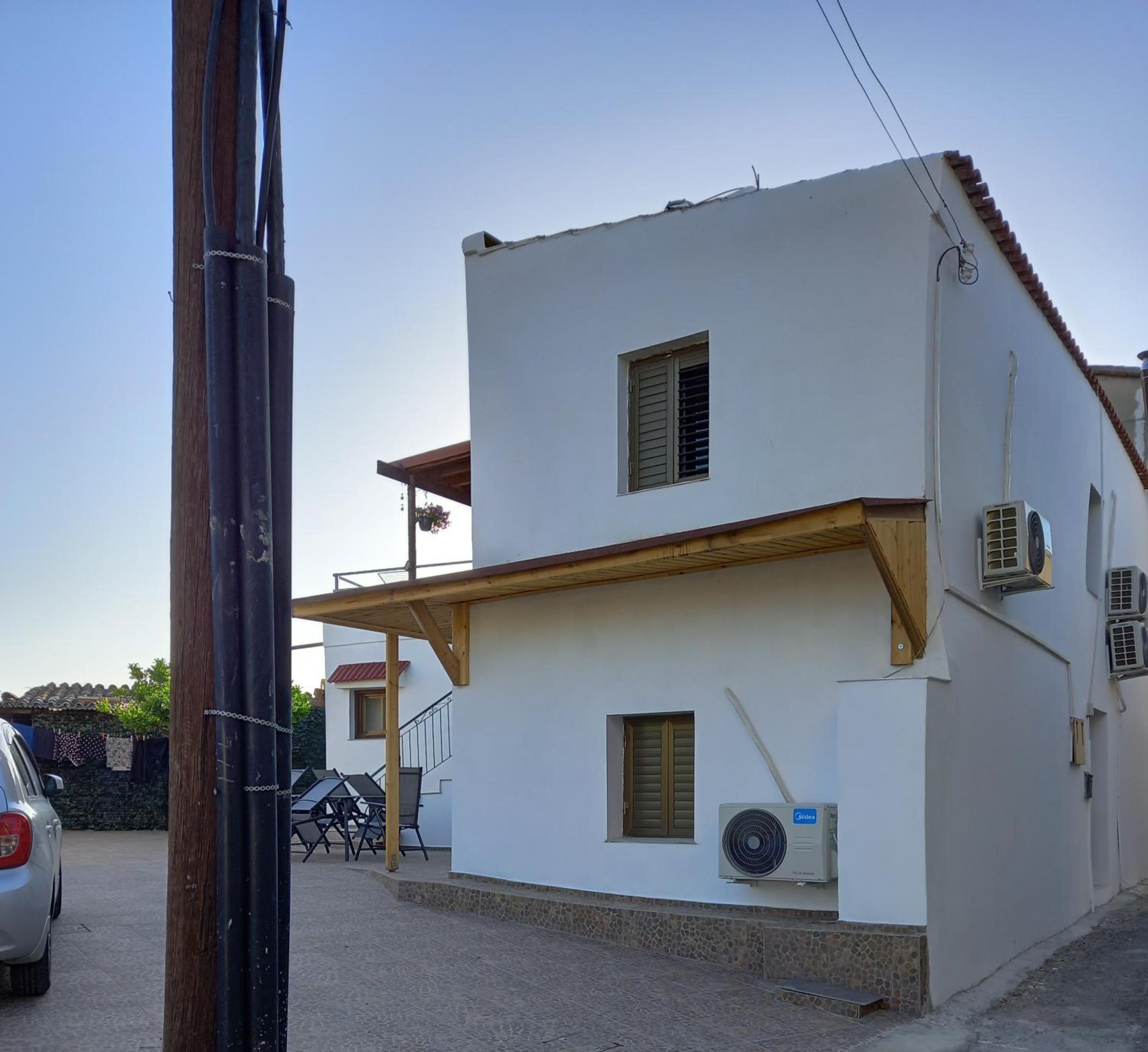 Hotel Achilles Heel - Image 1