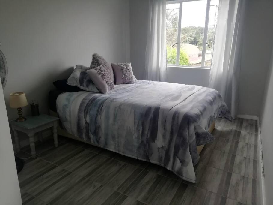 Charlotte's Web - Beach Cottage - Queensberry Bay view 5