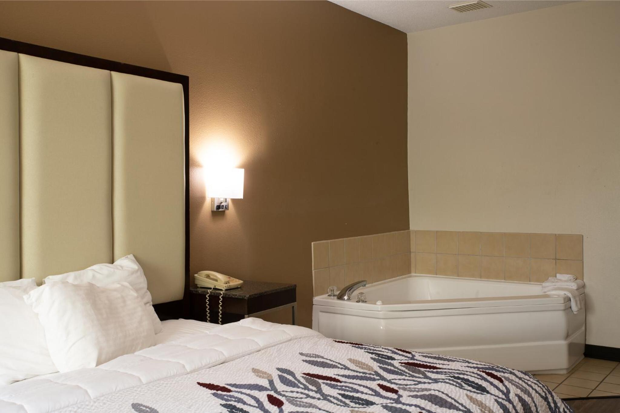 BlissPoint Inn & Suites Marion view 5
