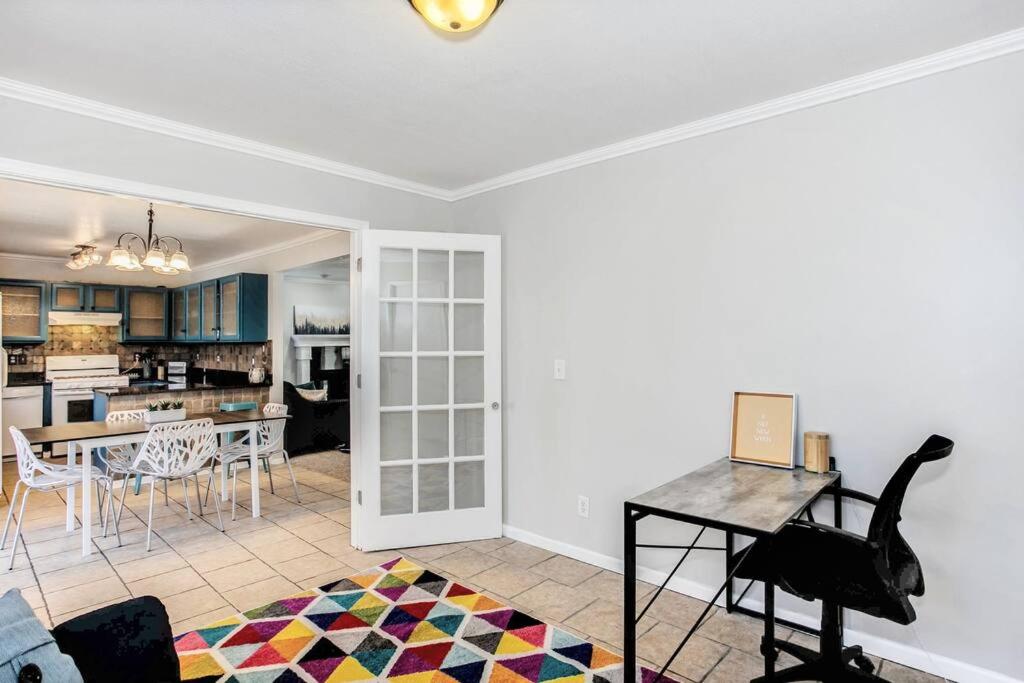 WOW! Spacious Retreat & amazing yard 2400+4bd/3bth view 2