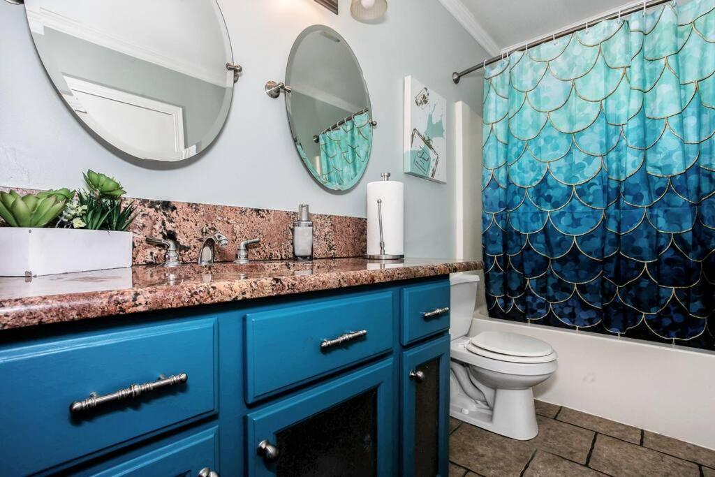 WOW! Spacious Retreat & amazing yard 2400+4bd/3bth view 5