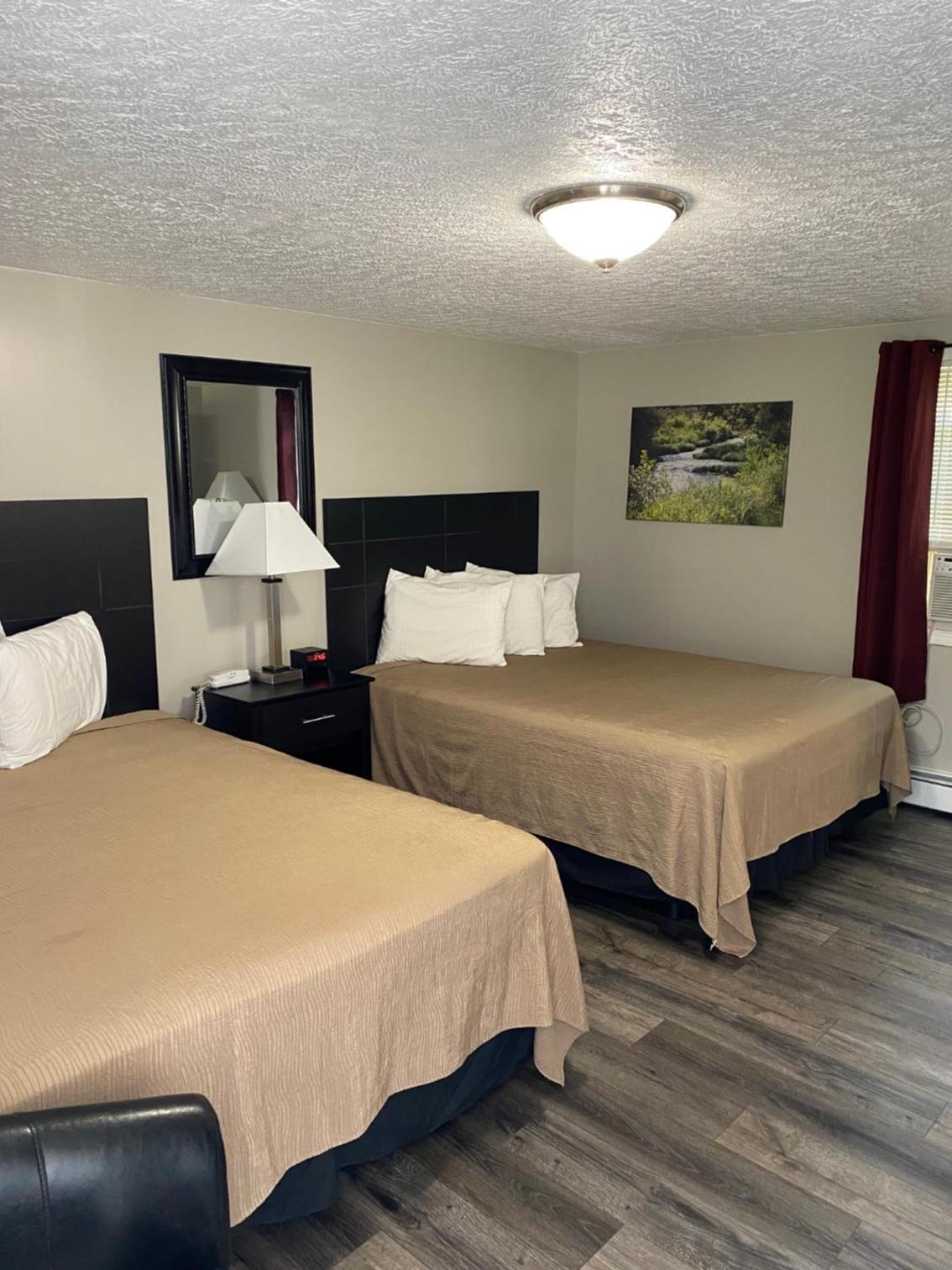 The New Lantern Motel