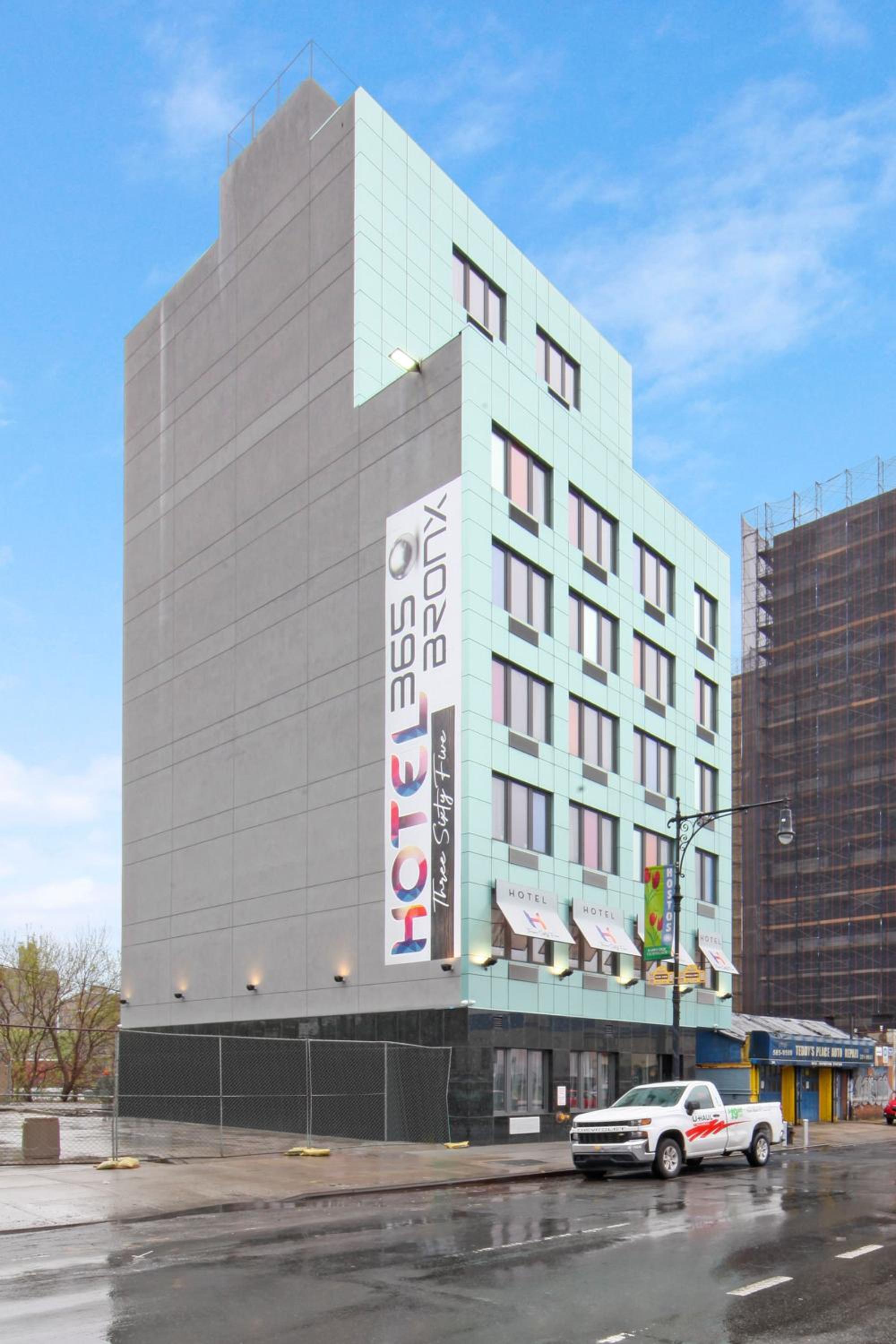 Hotel 365 Bronx - Yankee Stadium - Property Image 1