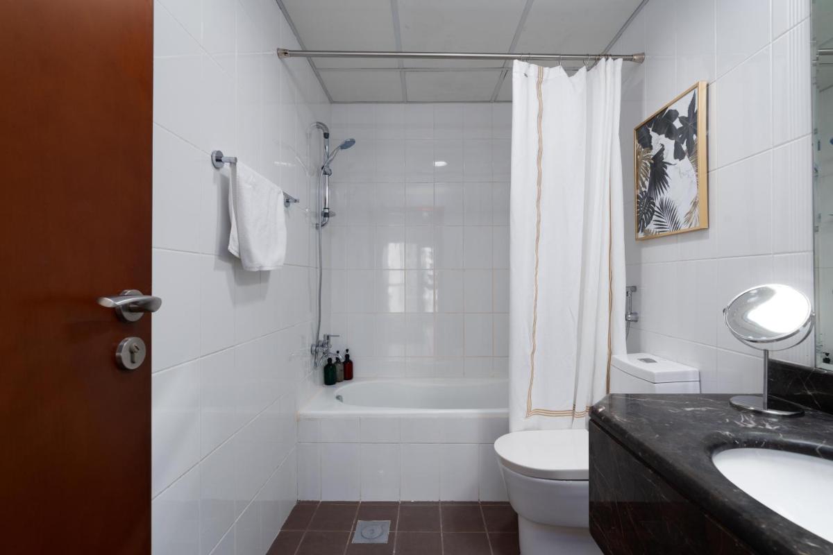 Spacious 2 beds 5 min walk from Dubai Mall with brand new gym and rooftop swimming pool