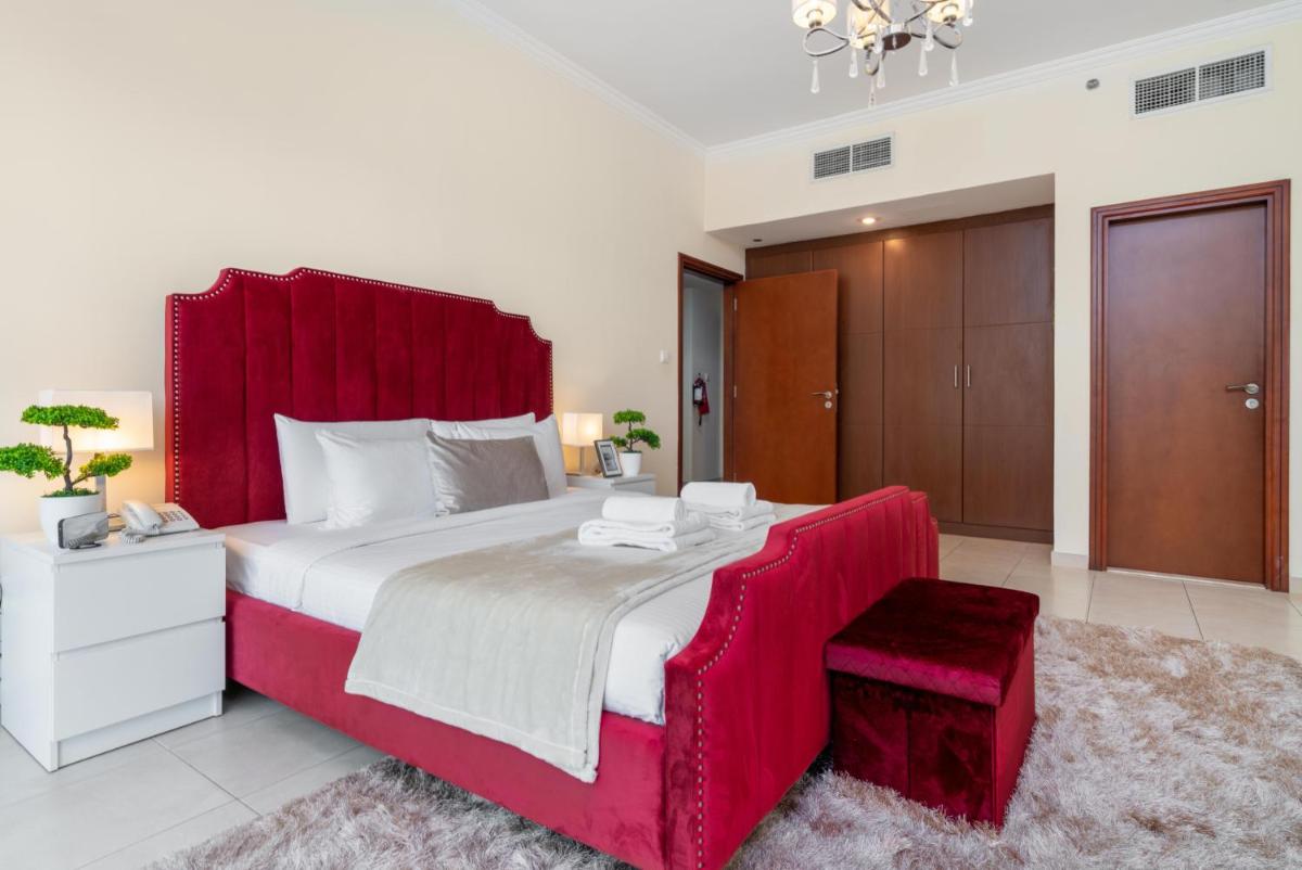 Spacious 2 beds 5 min walk from Dubai Mall with brand new gym and rooftop swimming pool