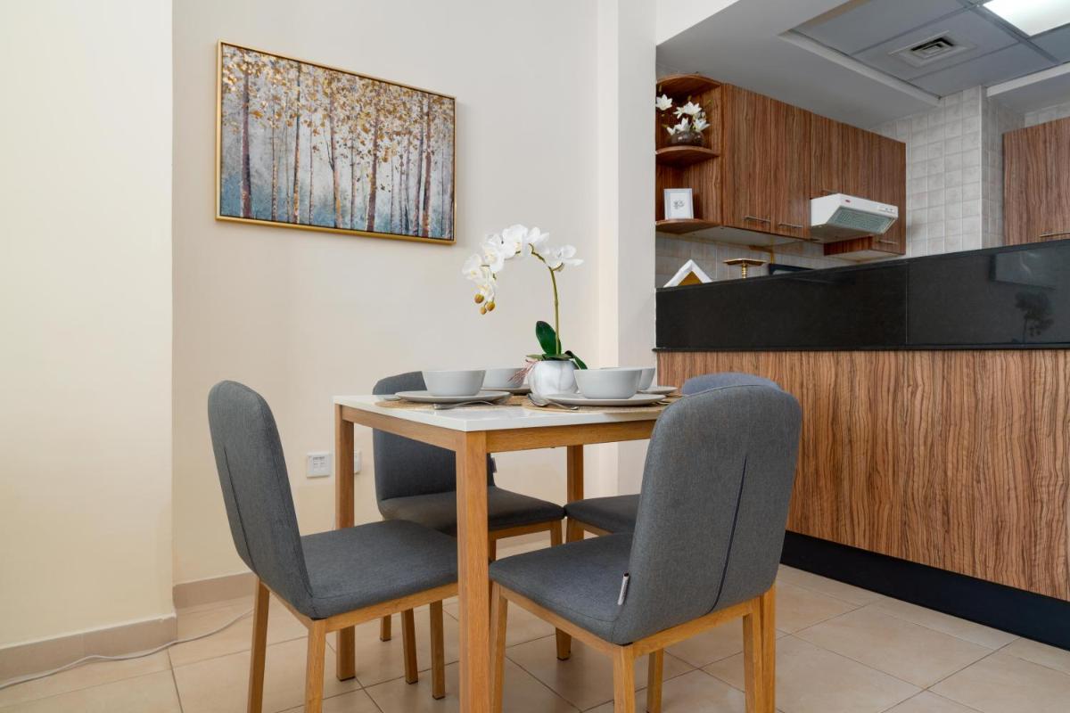 Spacious 2 beds 5 min walk from Dubai Mall with brand new gym and rooftop swimming pool