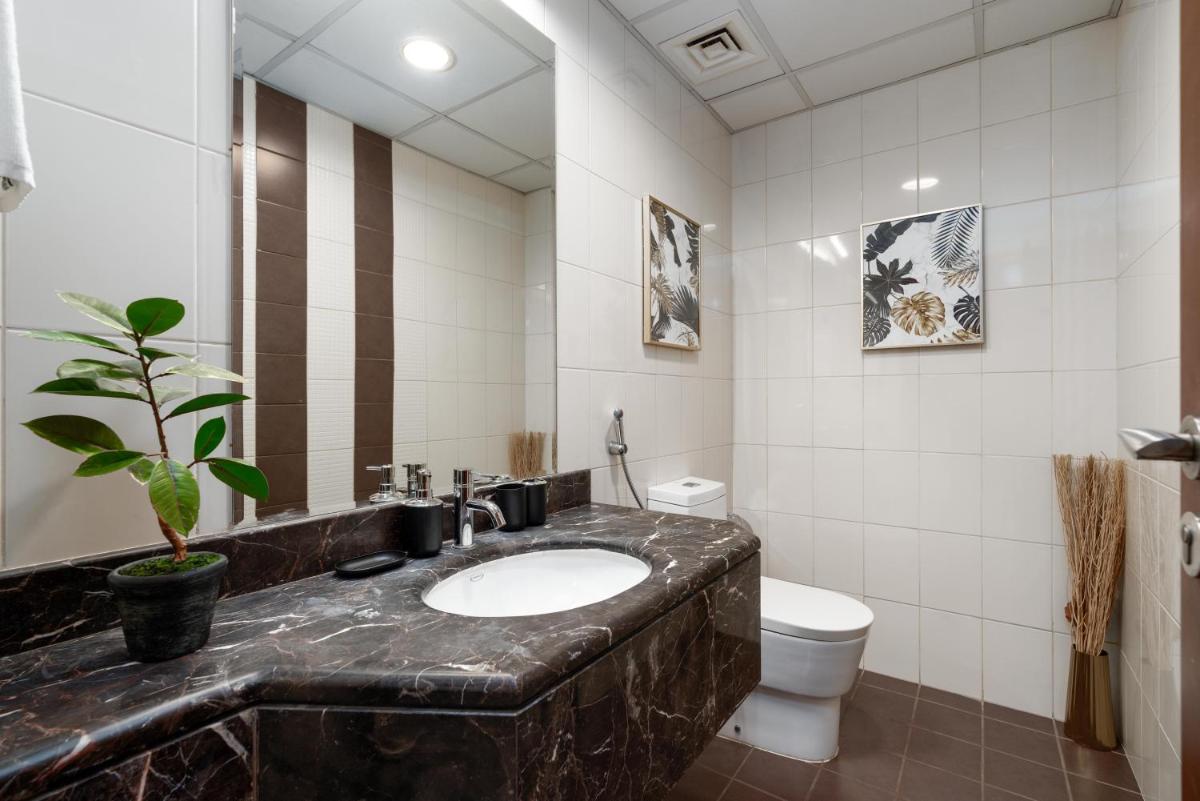 Spacious 2 beds 5 min walk from Dubai Mall with brand new gym and rooftop swimming pool