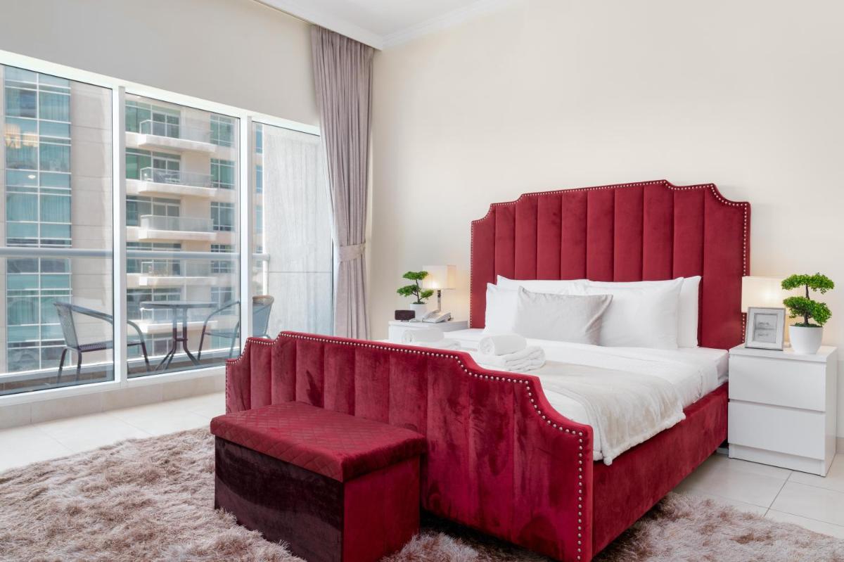 Spacious 2 beds 5 min walk from Dubai Mall with brand new gym and rooftop swimming pool