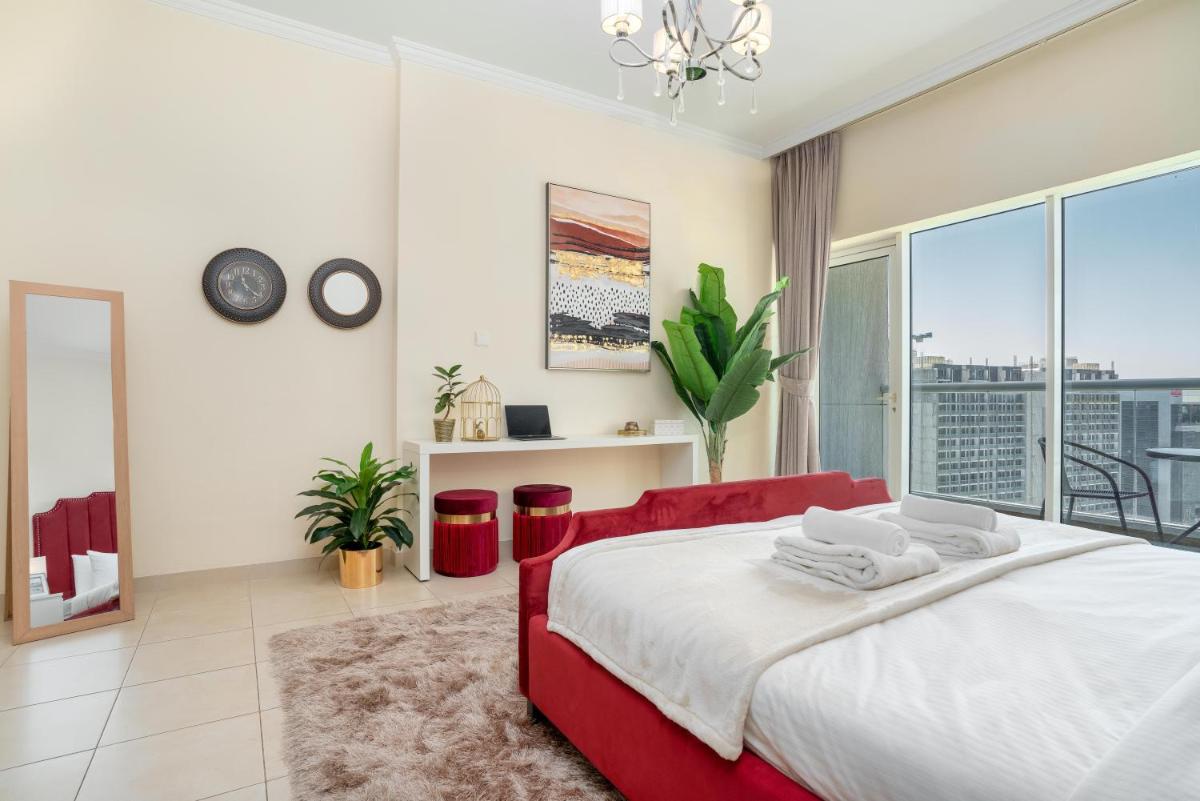 Spacious 2 beds 5 min walk from Dubai Mall with brand new gym and rooftop swimming pool