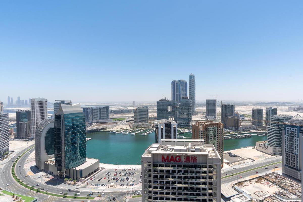 Spacious 2 beds 5 min walk from Dubai Mall with brand new gym and rooftop swimming pool