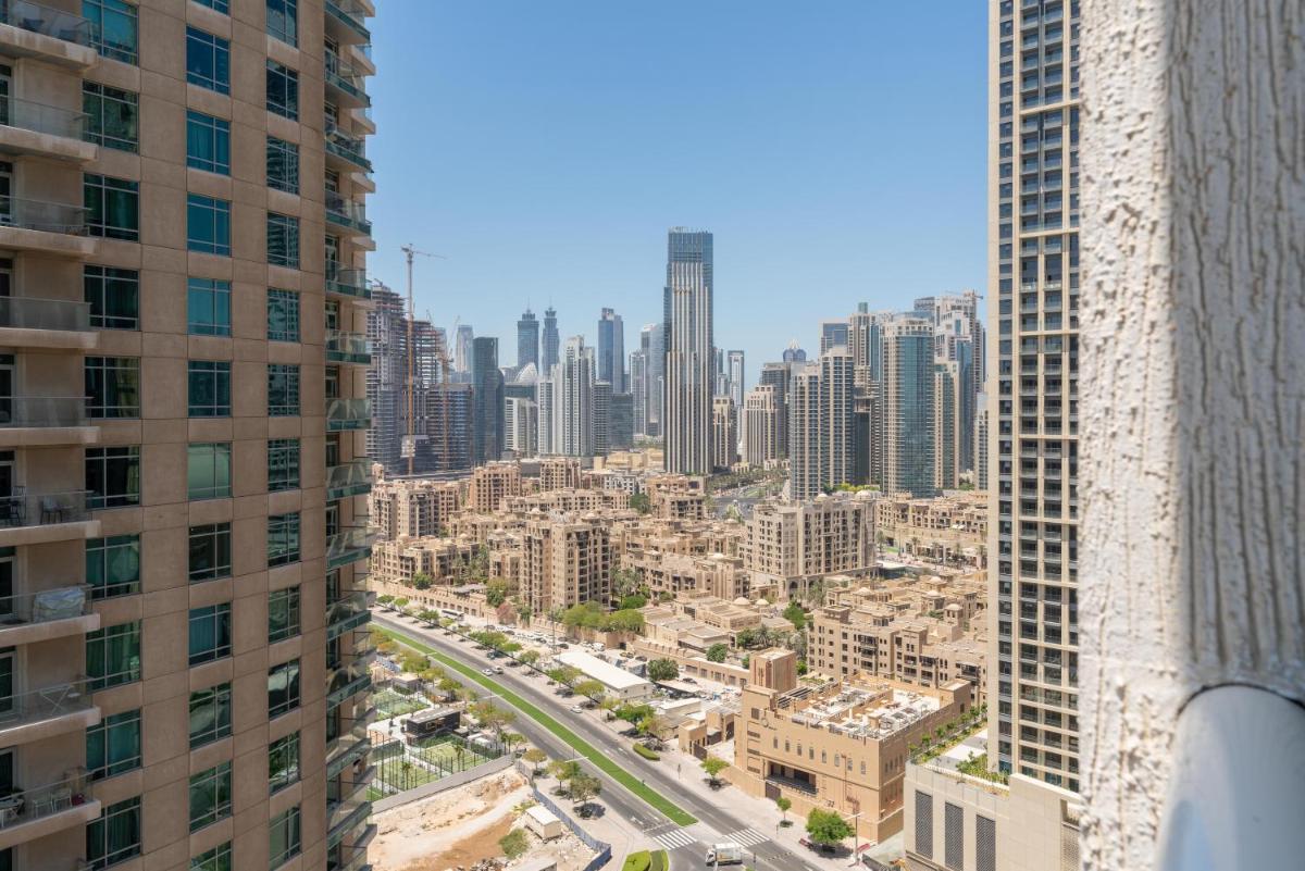 Spacious 2 beds 5 min walk from Dubai Mall with brand new gym and rooftop swimming pool