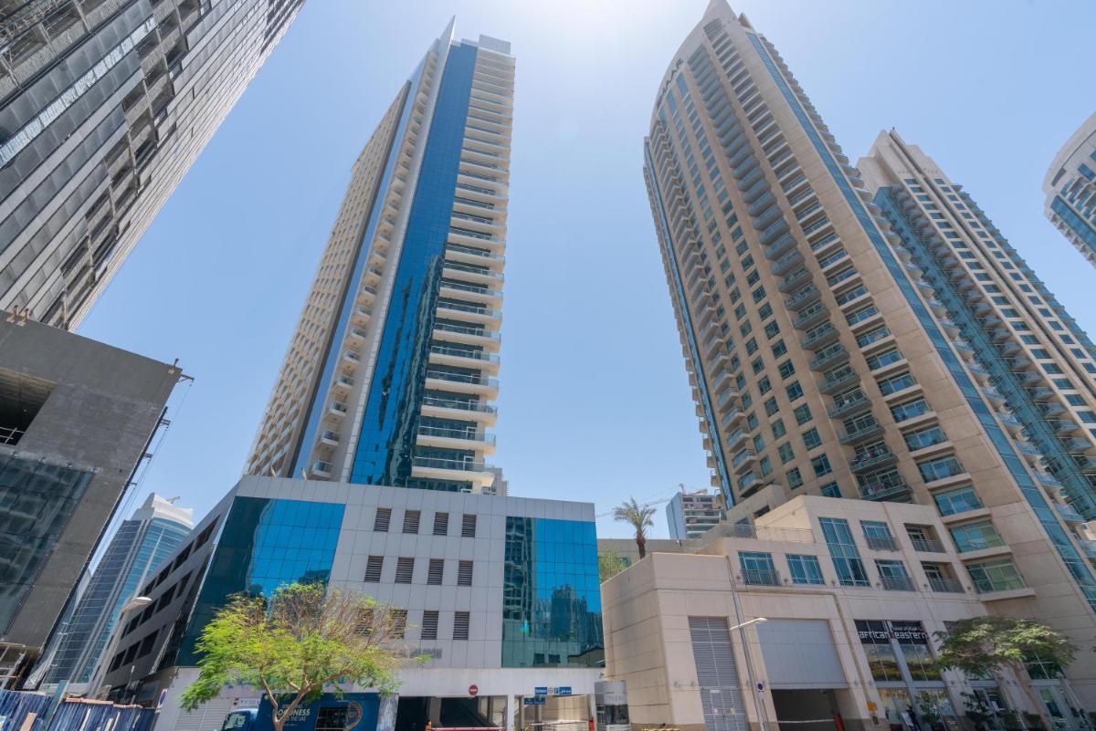 Spacious 2 beds 5 min walk from Dubai Mall with brand new gym and rooftop swimming pool