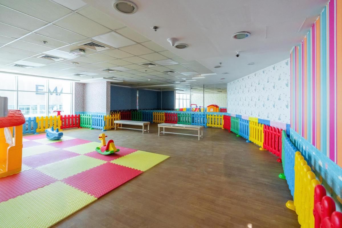 Spacious 2 beds 5 min walk from Dubai Mall with brand new gym and rooftop swimming pool