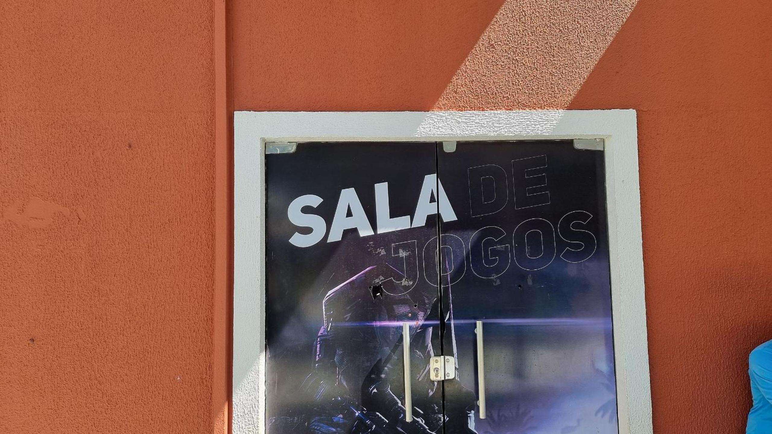 PARQUE AQUÁTICO Lagoa Quente, à 50m, entrada + barata .Segurança 24h.Apto vista piscinas