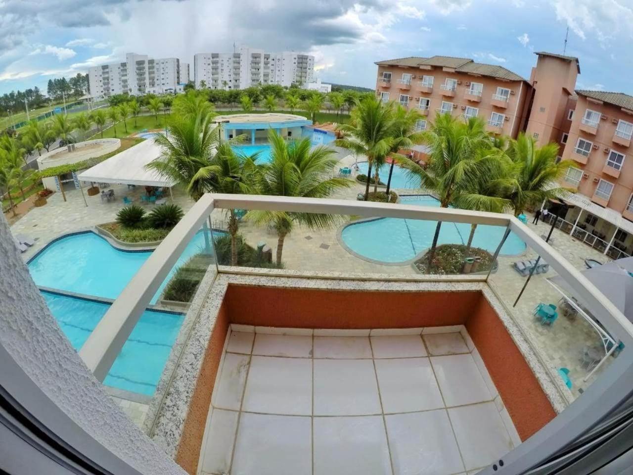 PARQUE AQUÁTICO Lagoa Quente, à 50m, entrada + barata .Segurança 24h.Apto vista piscinas