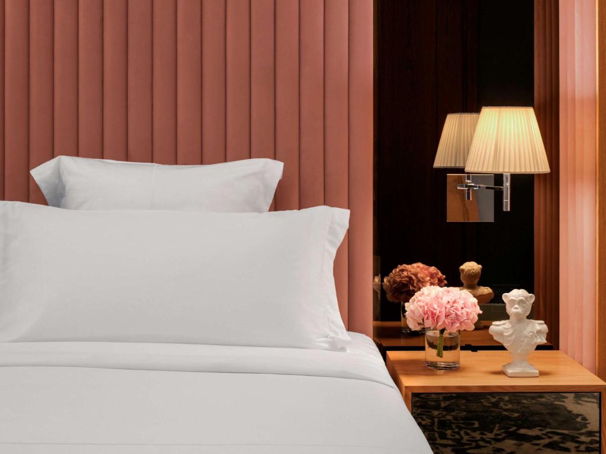 SLS Dubai Hotel & Residences 10