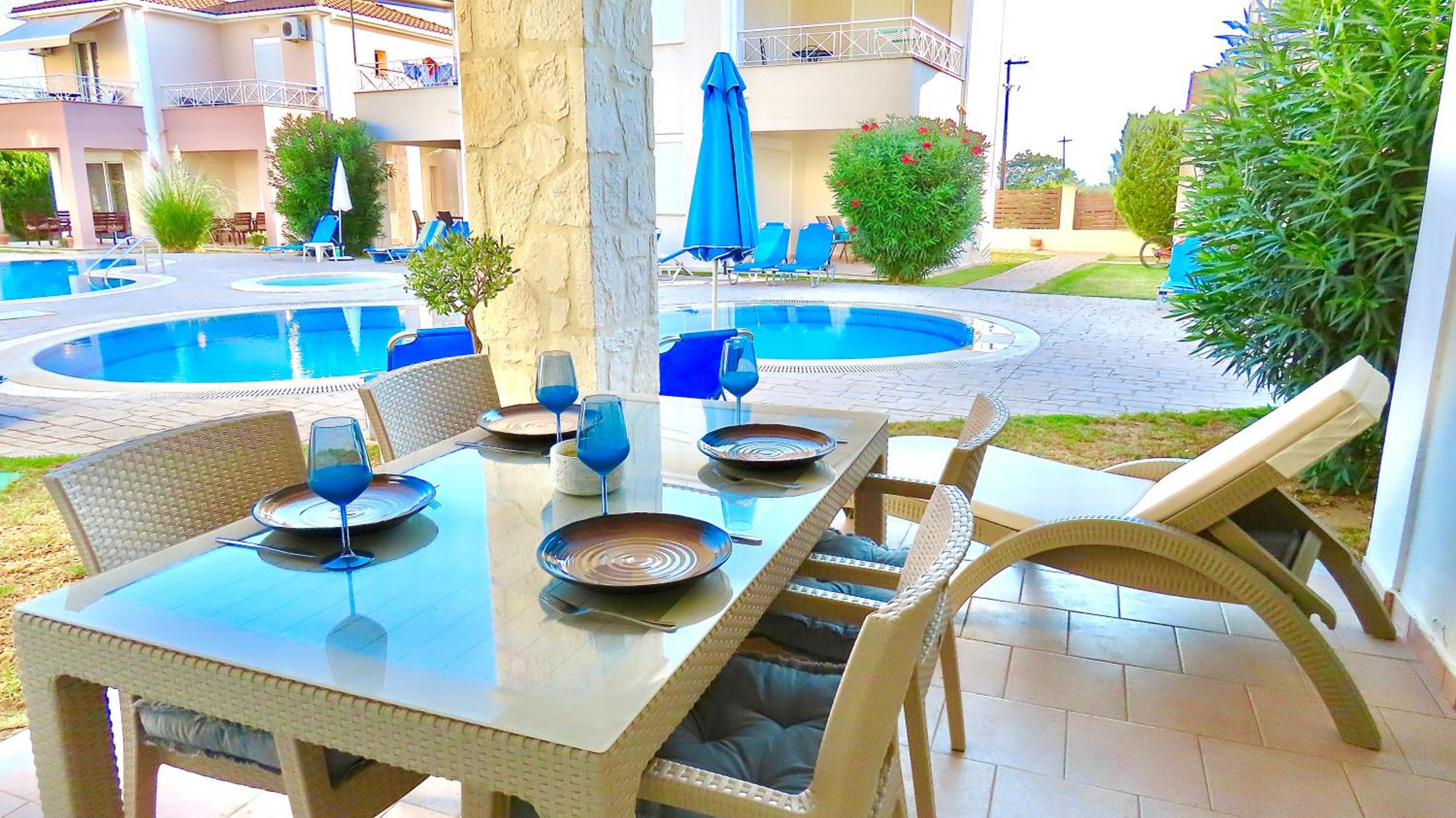 Phoebes Place At Kalamaki Court, 2 Bedroom Villa With A Shared Pool photo 4