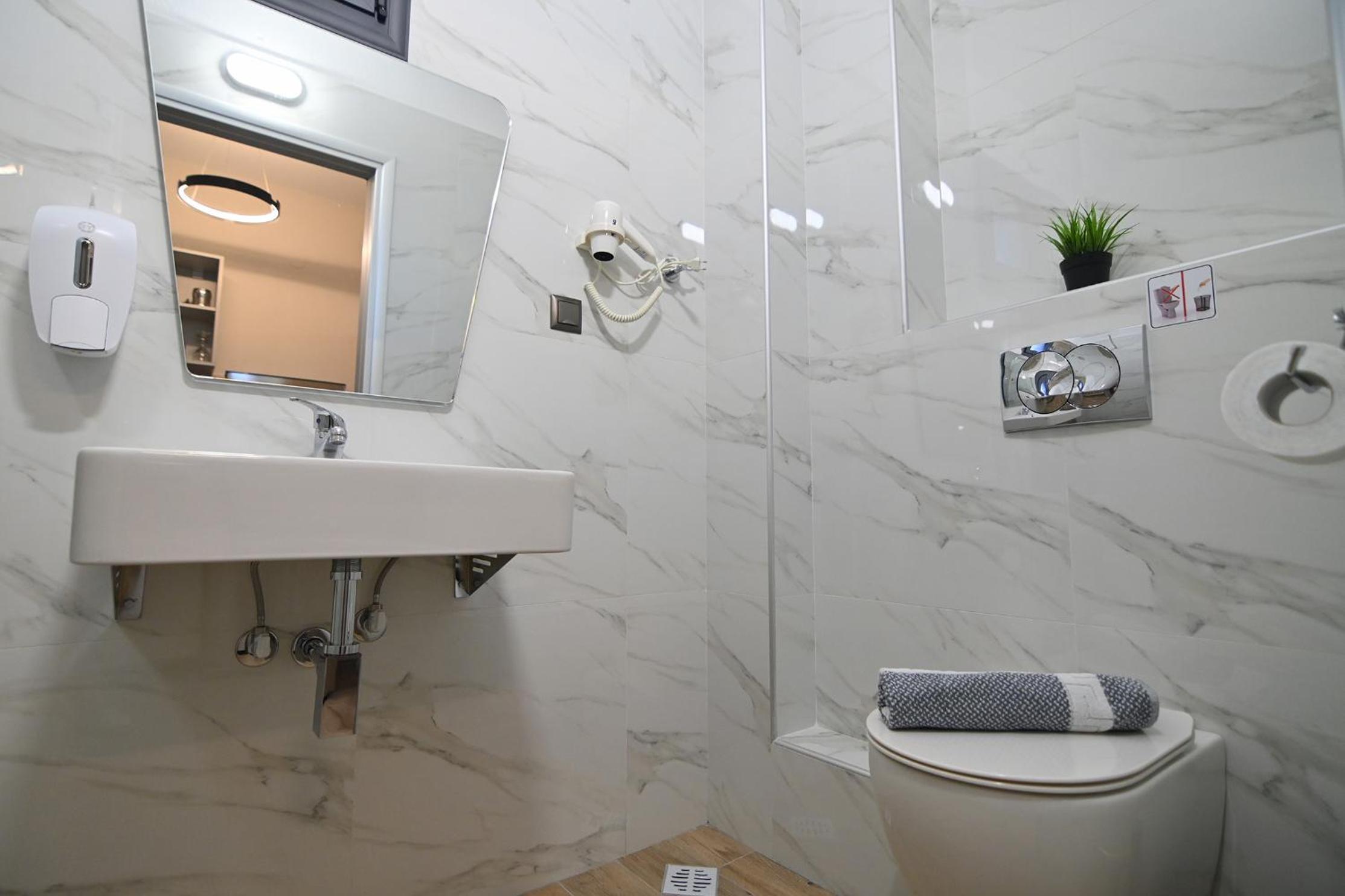 Armonia Luxury Suites