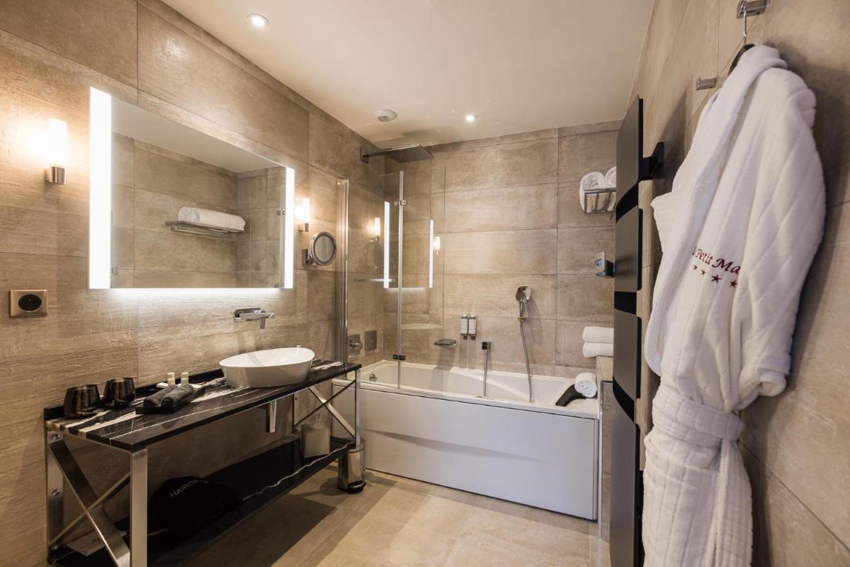 Le Petit Manoir 16