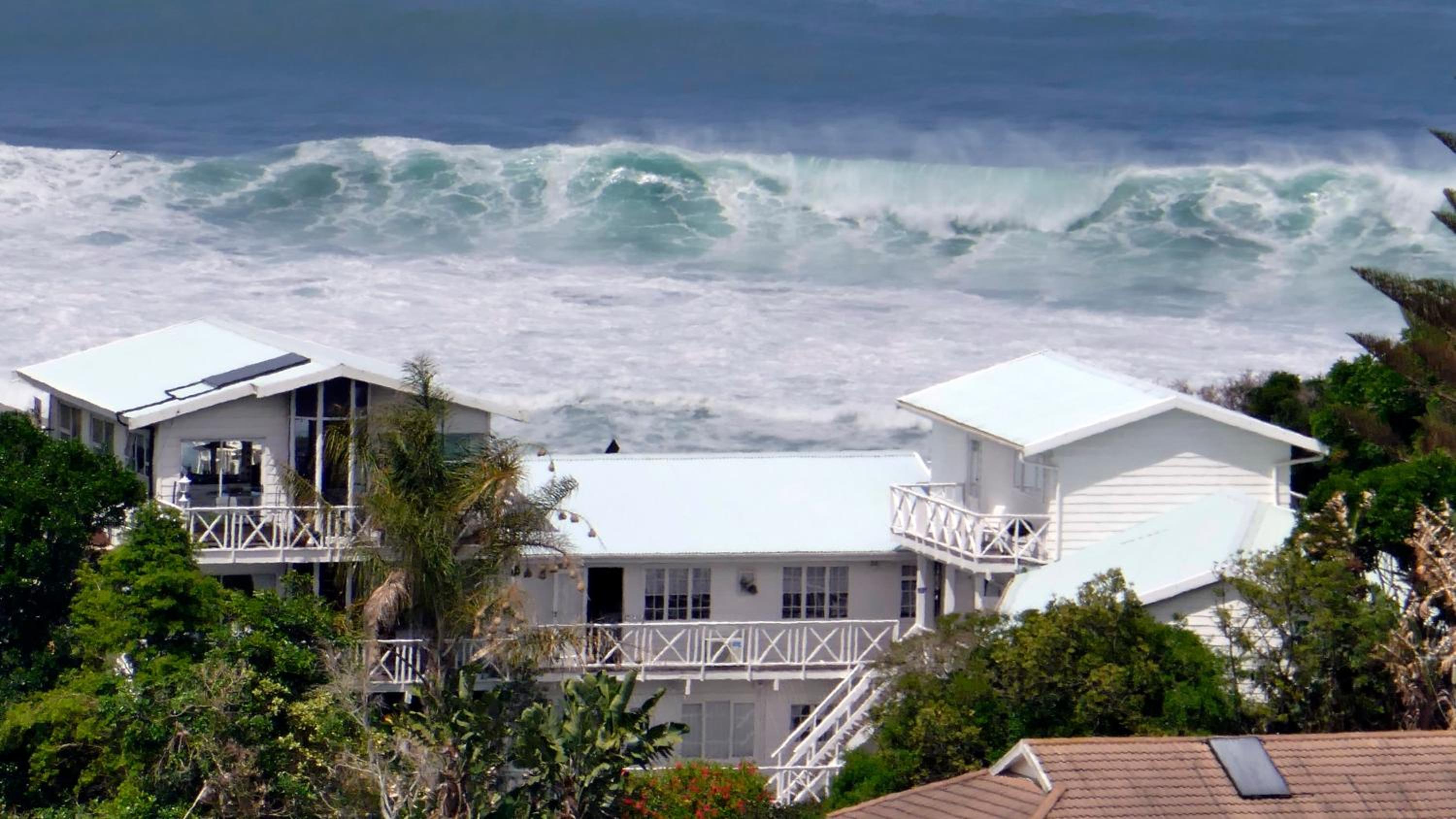 Hotel Brenton Beach House - Image 1