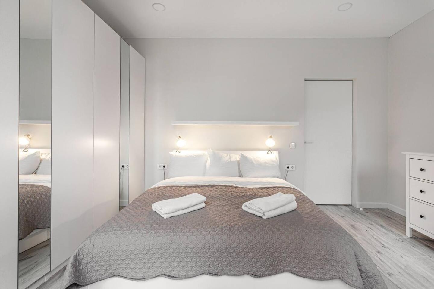 HaPPy Inn VIP, Self Check-In-24x7, A-C, Parking-in-the-underground-Garage view 2