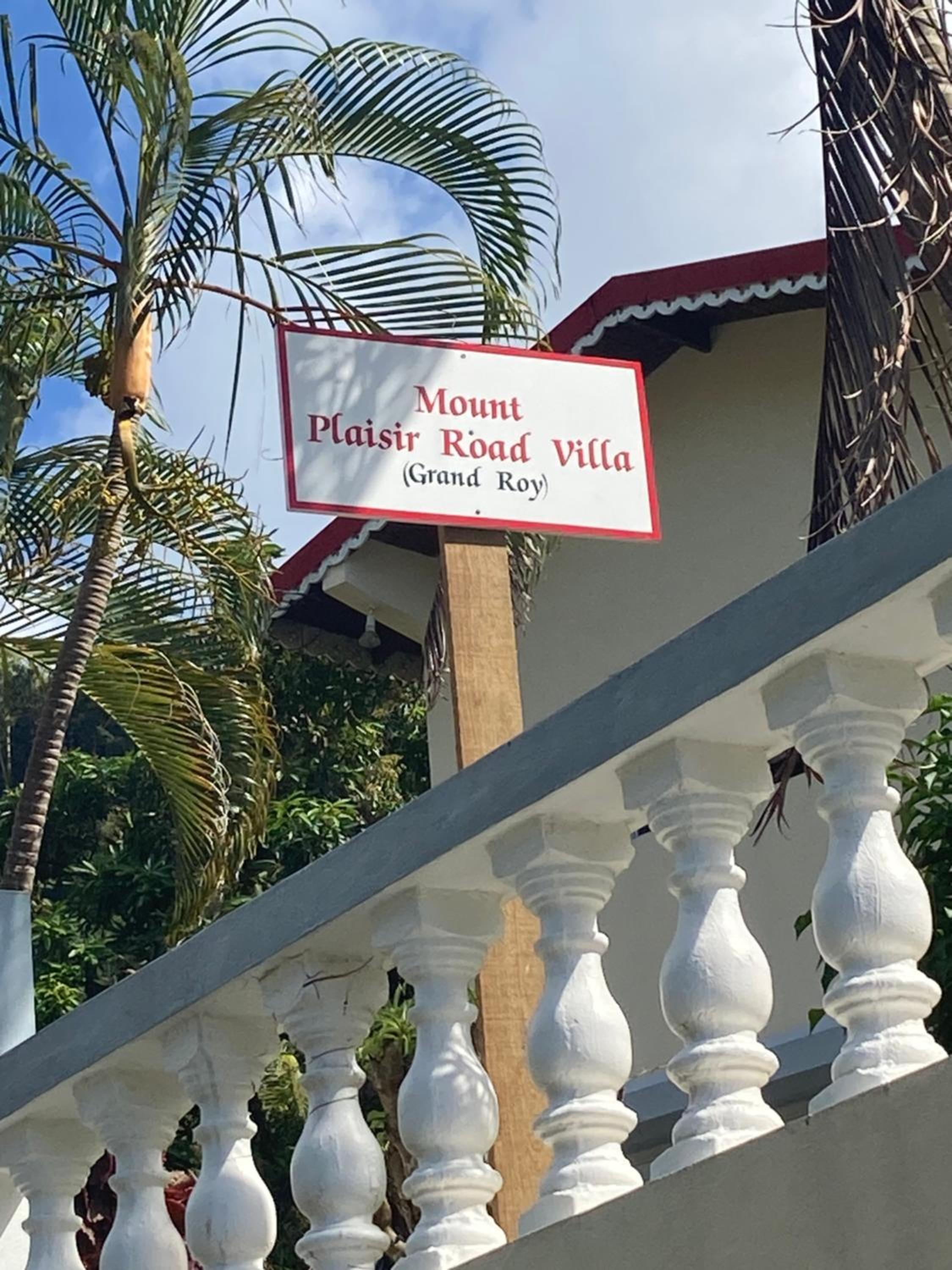 2 Bed Apartment - Sea View & 10min to Local Beach view 2