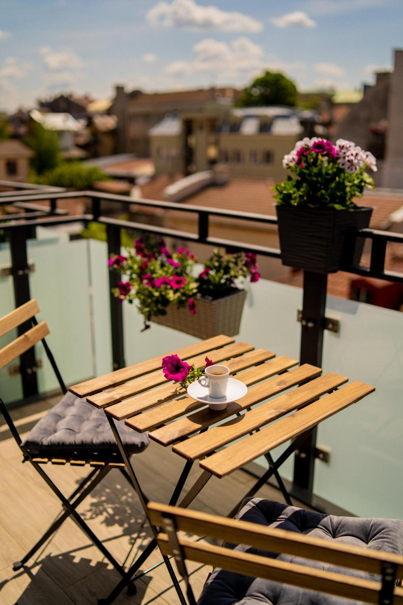 City Art Luxury Living Free Parking view 3