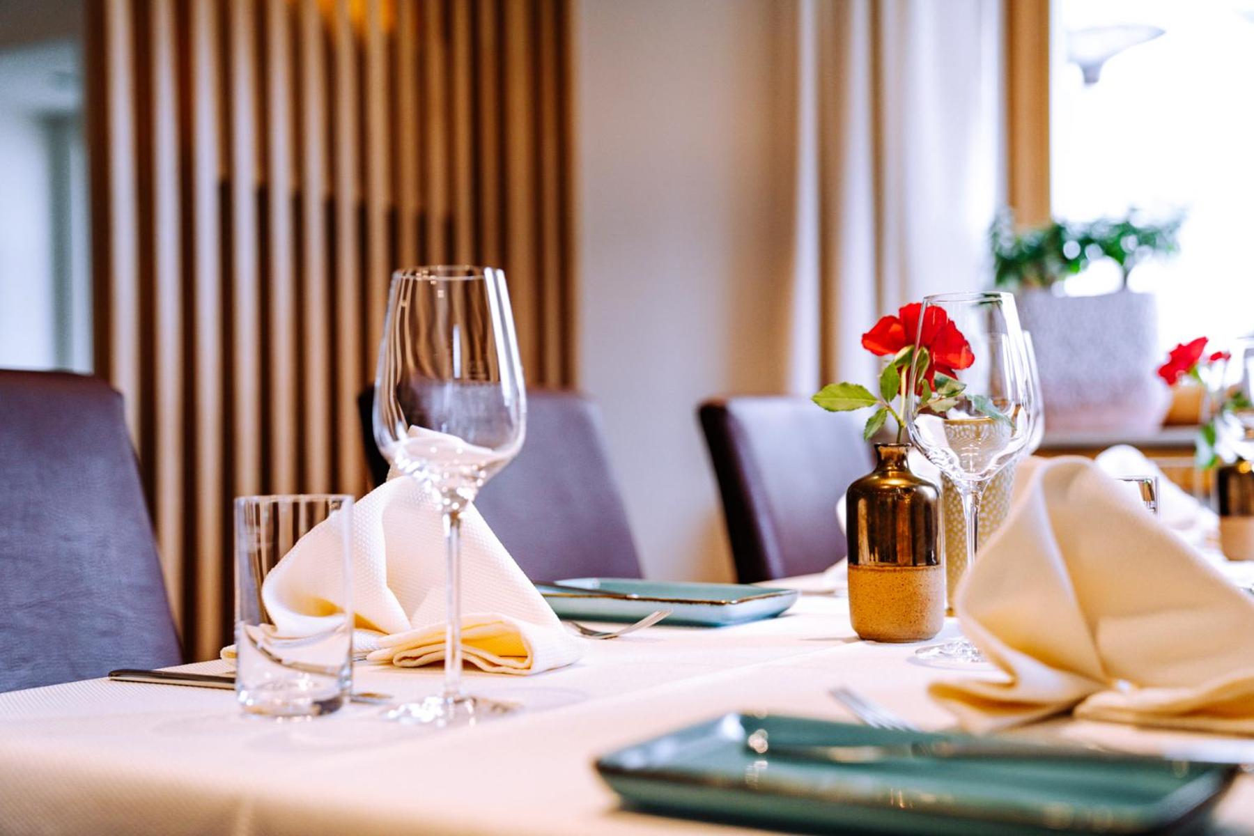 Roussel Hotel Restaurant