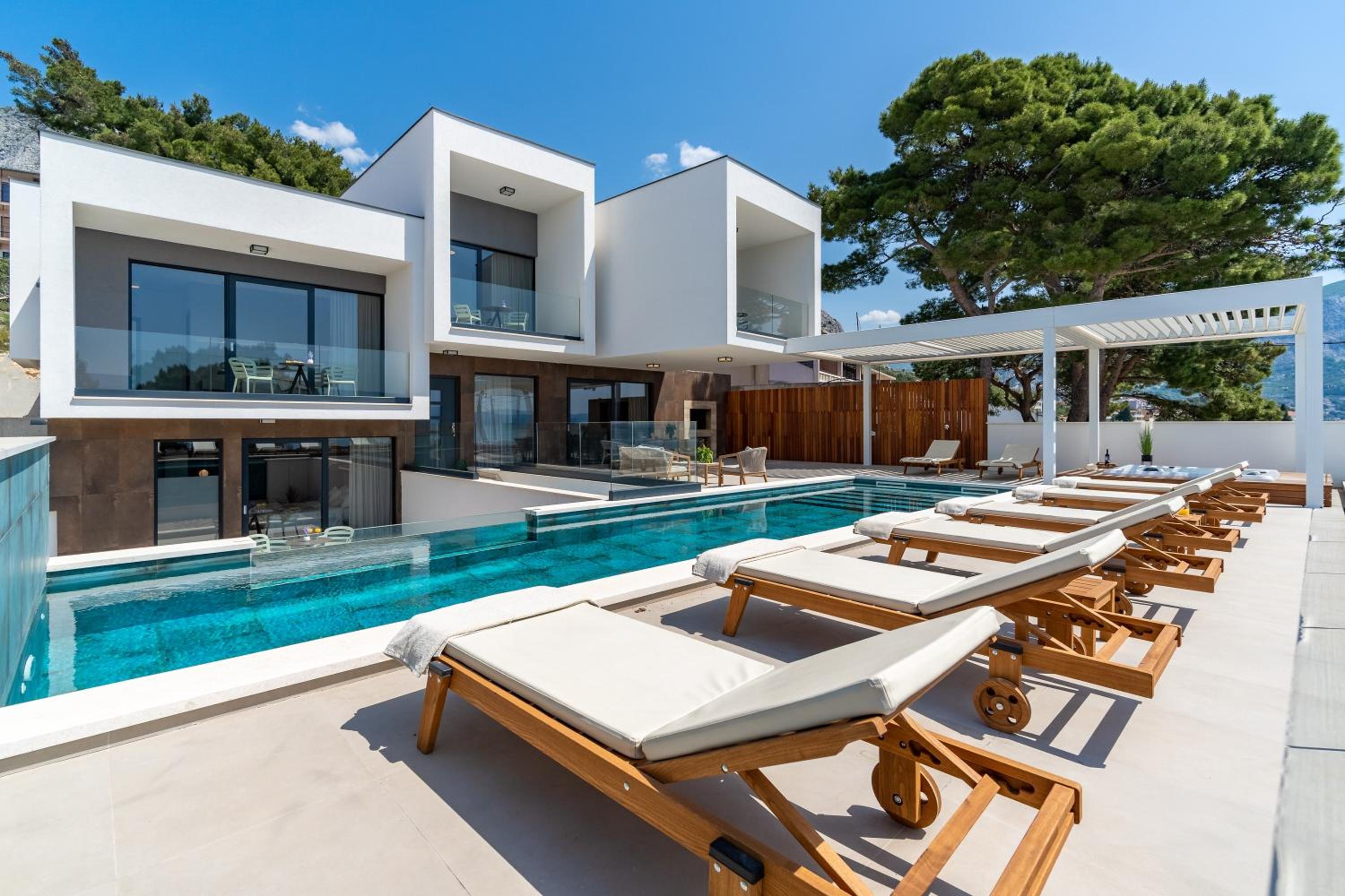 Villa Bava with 4 En-suite Bedrooms, Heated 33 sqm Pool view 4