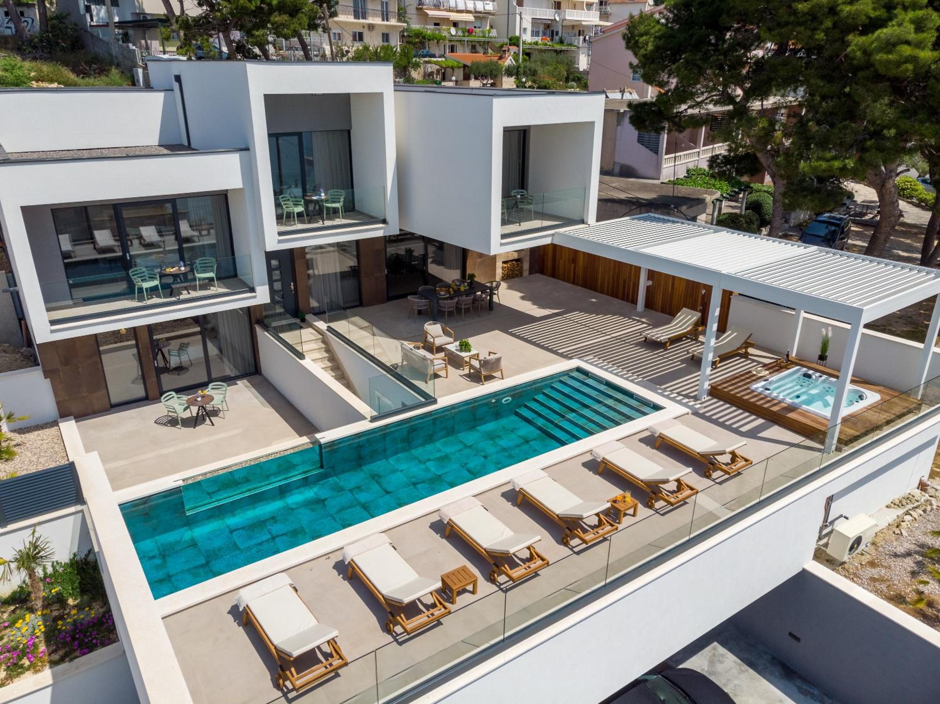 Villa Bava with 4 En-suite Bedrooms, Heated 33 sqm Pool view 3