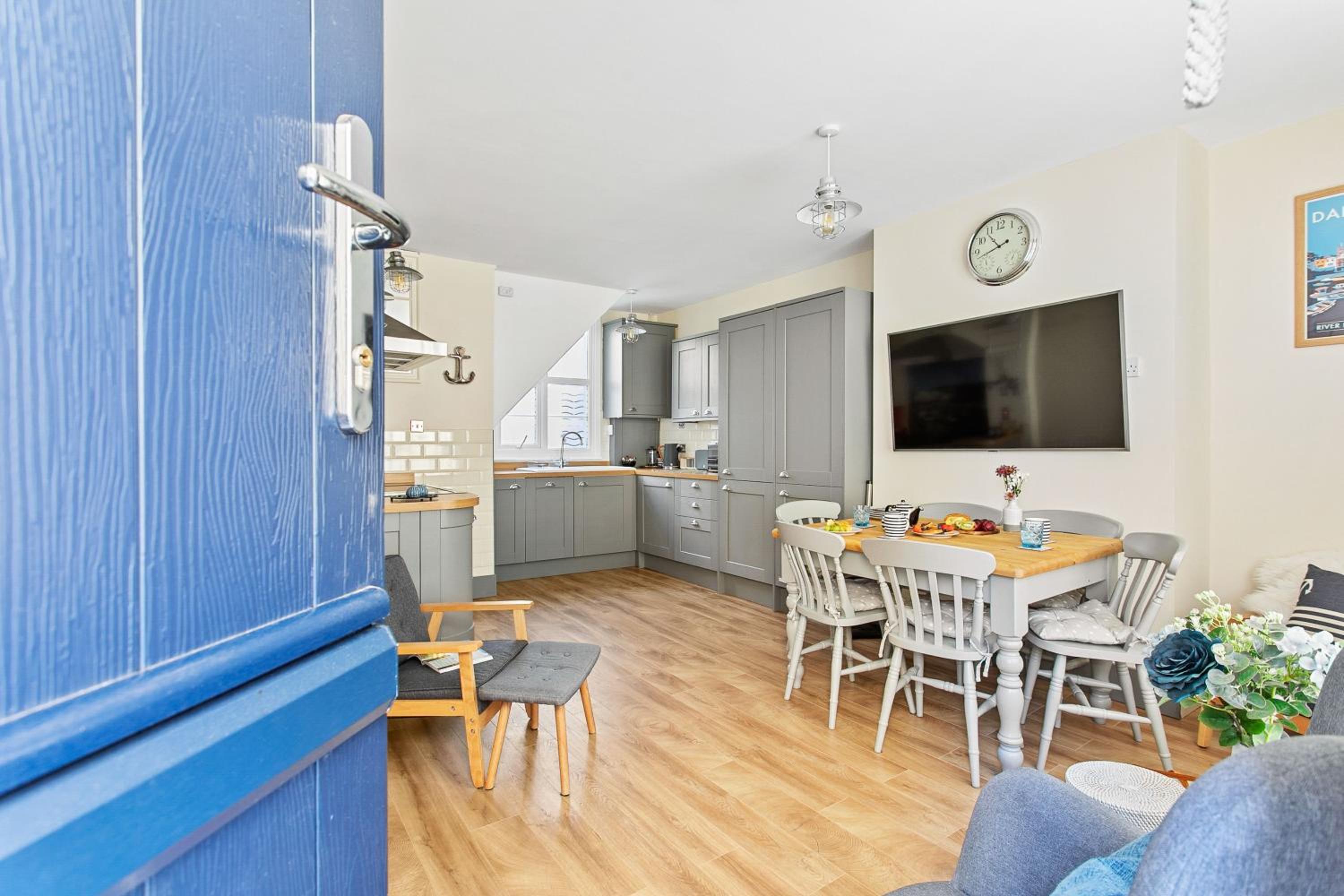 Captains Cottage - Stylish cottage, level location, in the heart of Dartmouth view 3