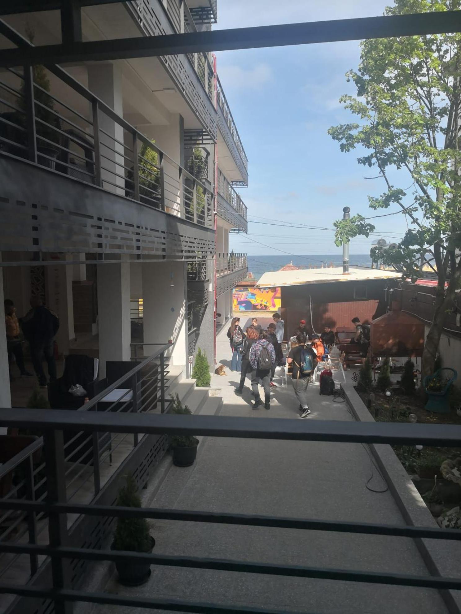 balcony