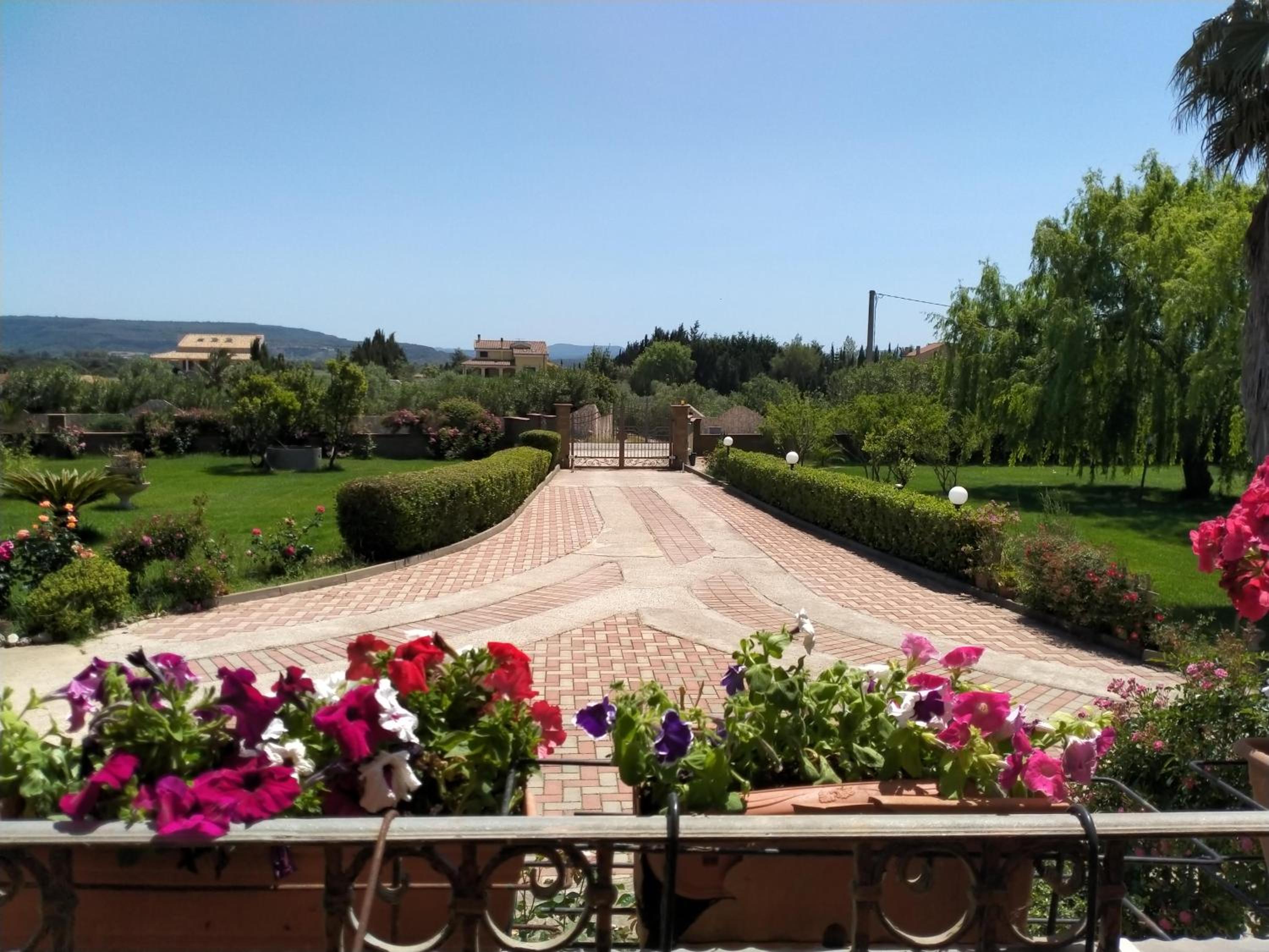 Le Rose view 3