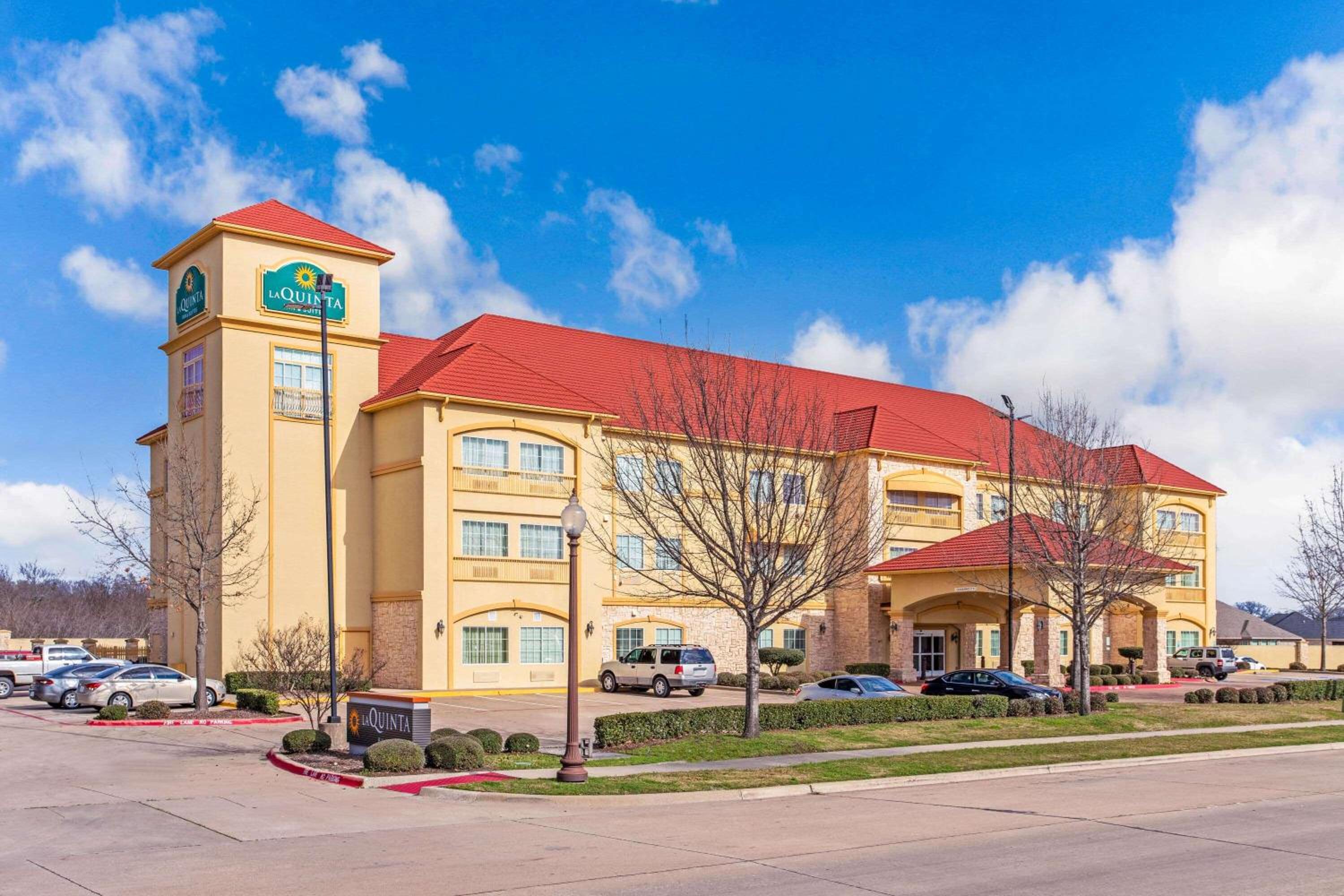 La Quinta by Wyndham Ennis view 3