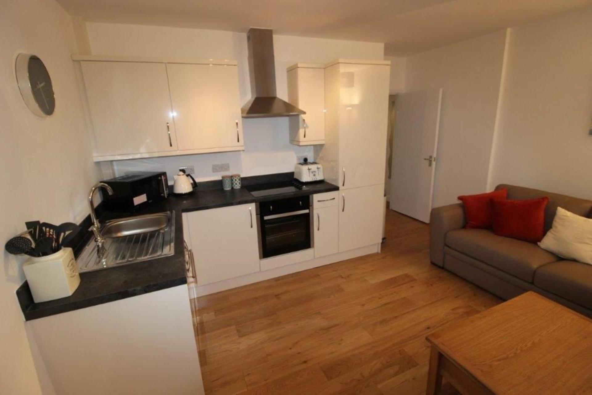 8 Palm Court - a beautiful two bedroom apartment! view 4