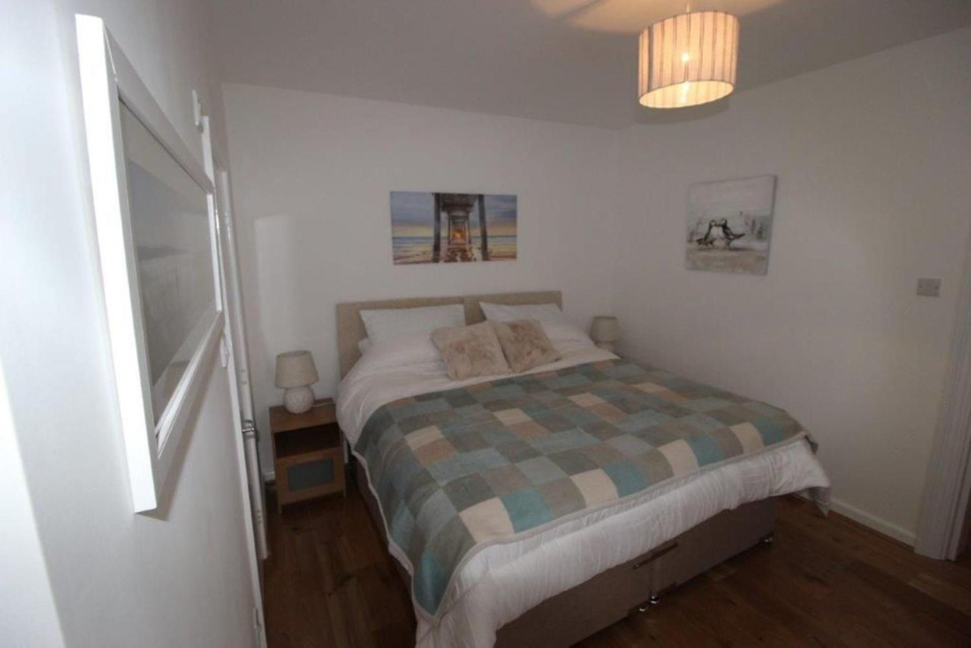 8 Palm Court - a beautiful two bedroom apartment! view 5