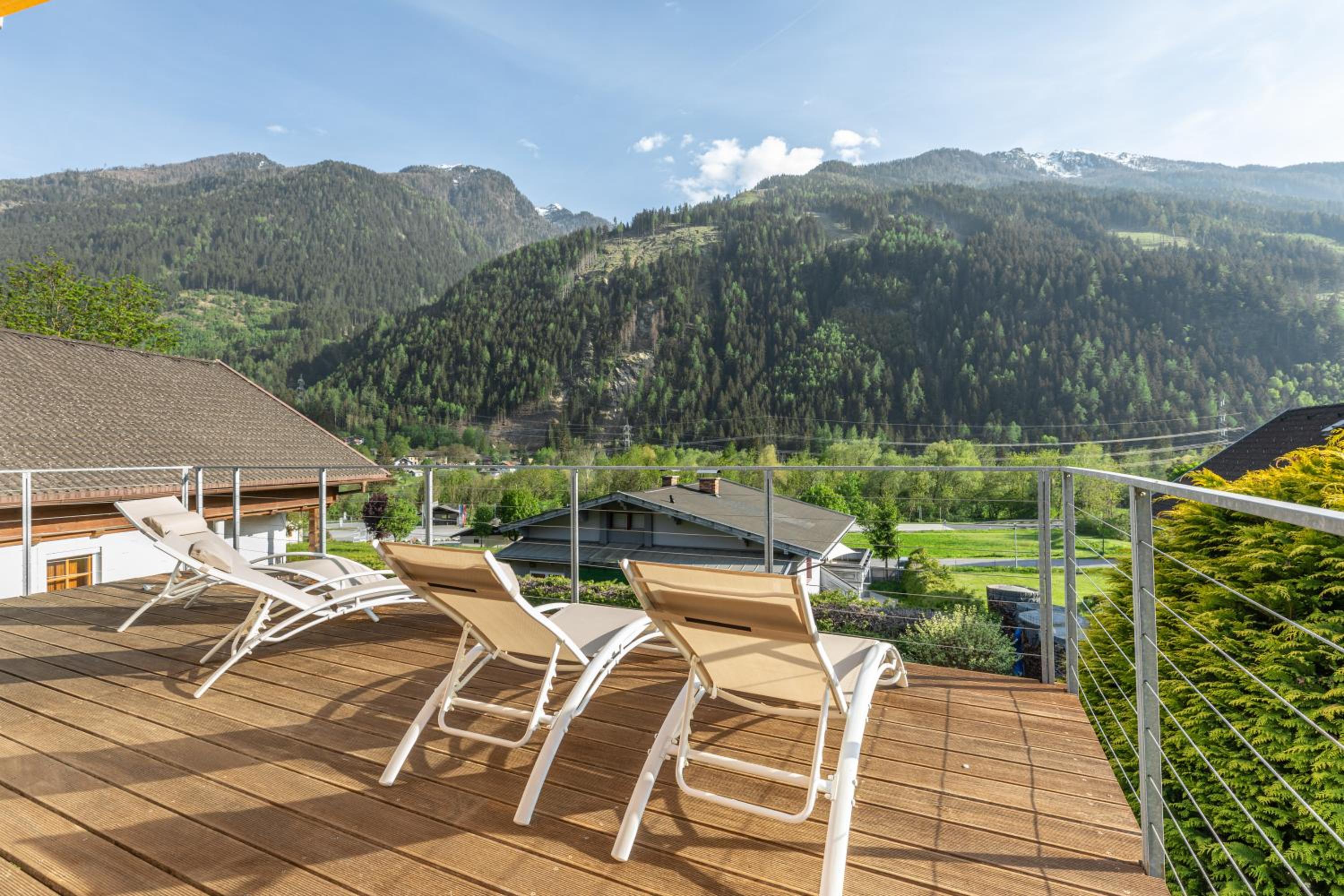 Hotel Ferienhaus Bergpanorama mit Sauna & großem Garten - Image 1