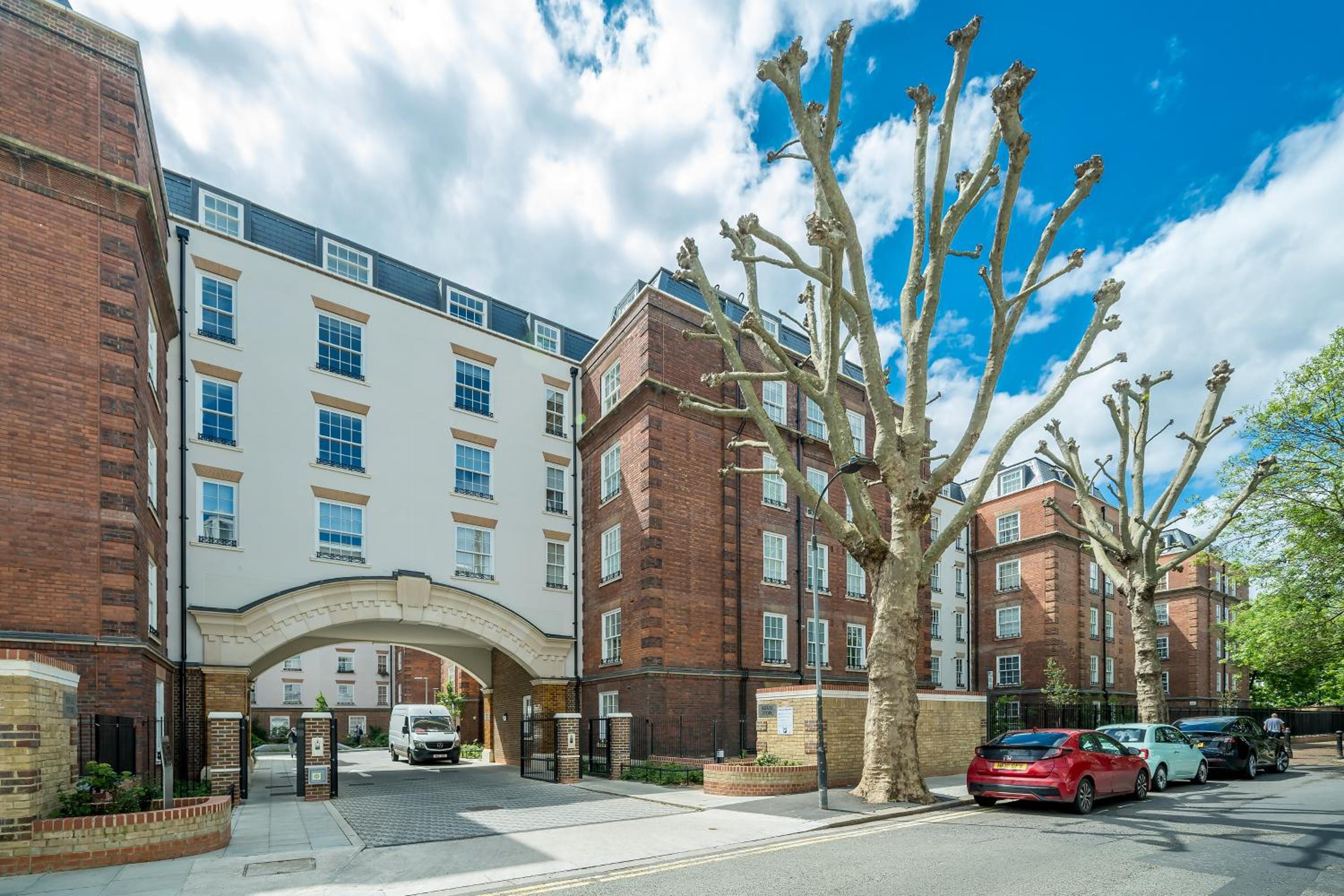 Stunning flat near Holland Park