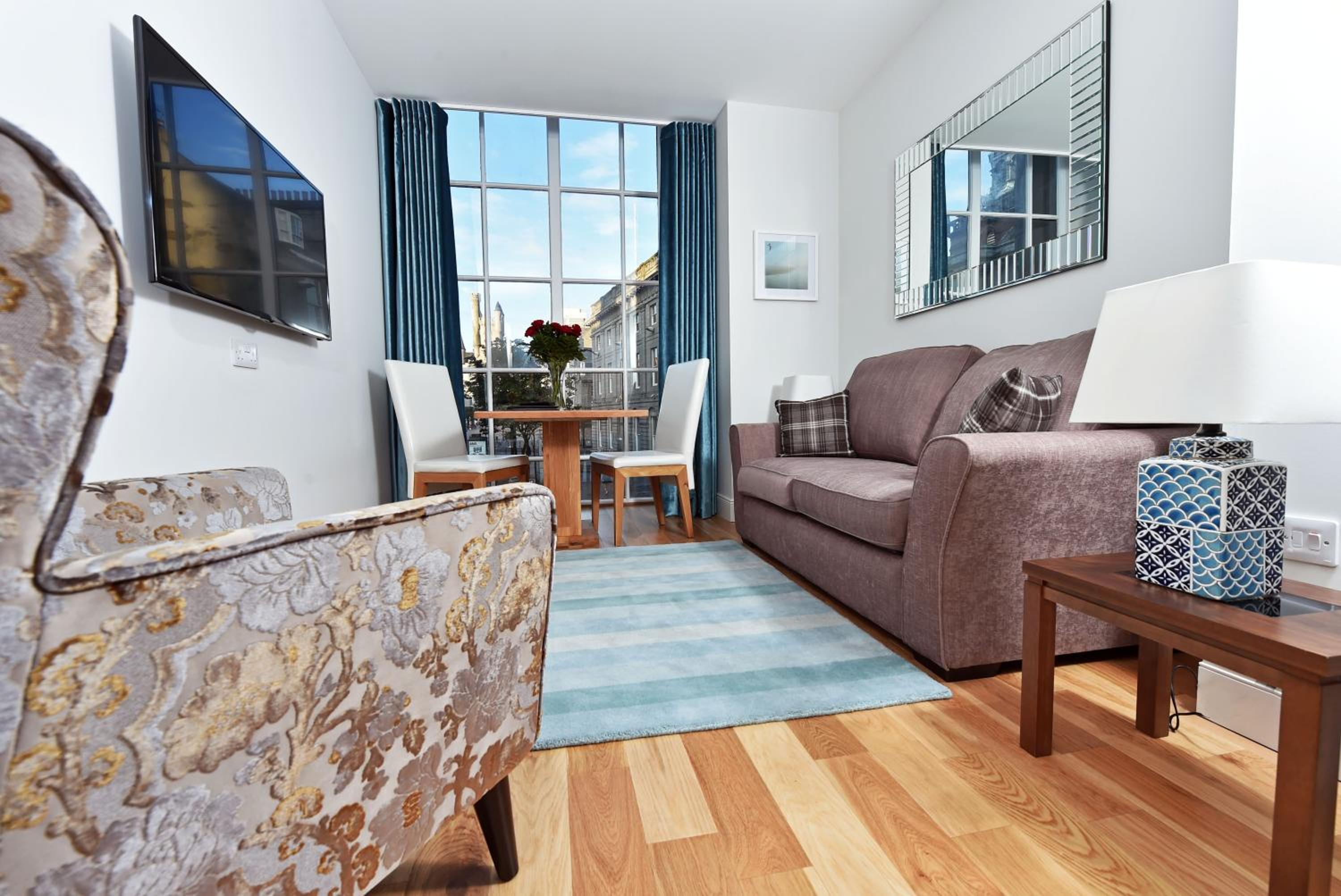 Royal Athenaeum Suites