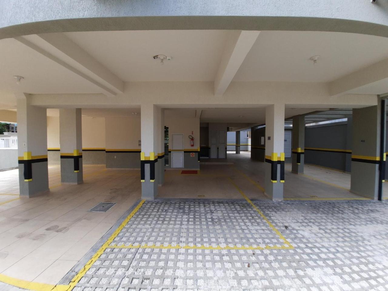 Apartamento 3 quartos 8 pessoas a 50 mts da Praia de Bombas, a 100m da Passarela do Ribeiro