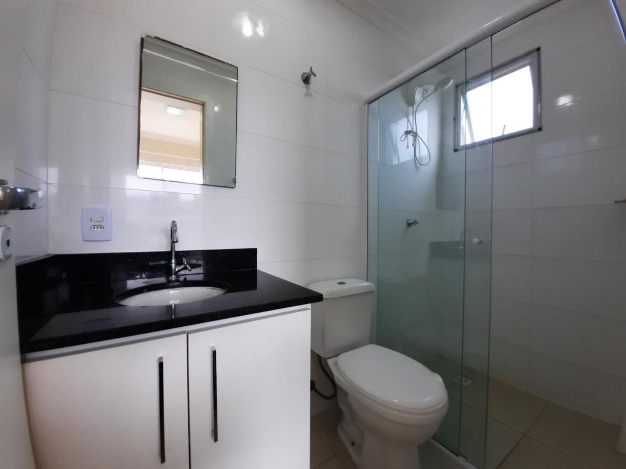 Apartamento 3 quartos 8 pessoas a 50 mts da Praia de Bombas, a 100m da Passarela do Ribeiro