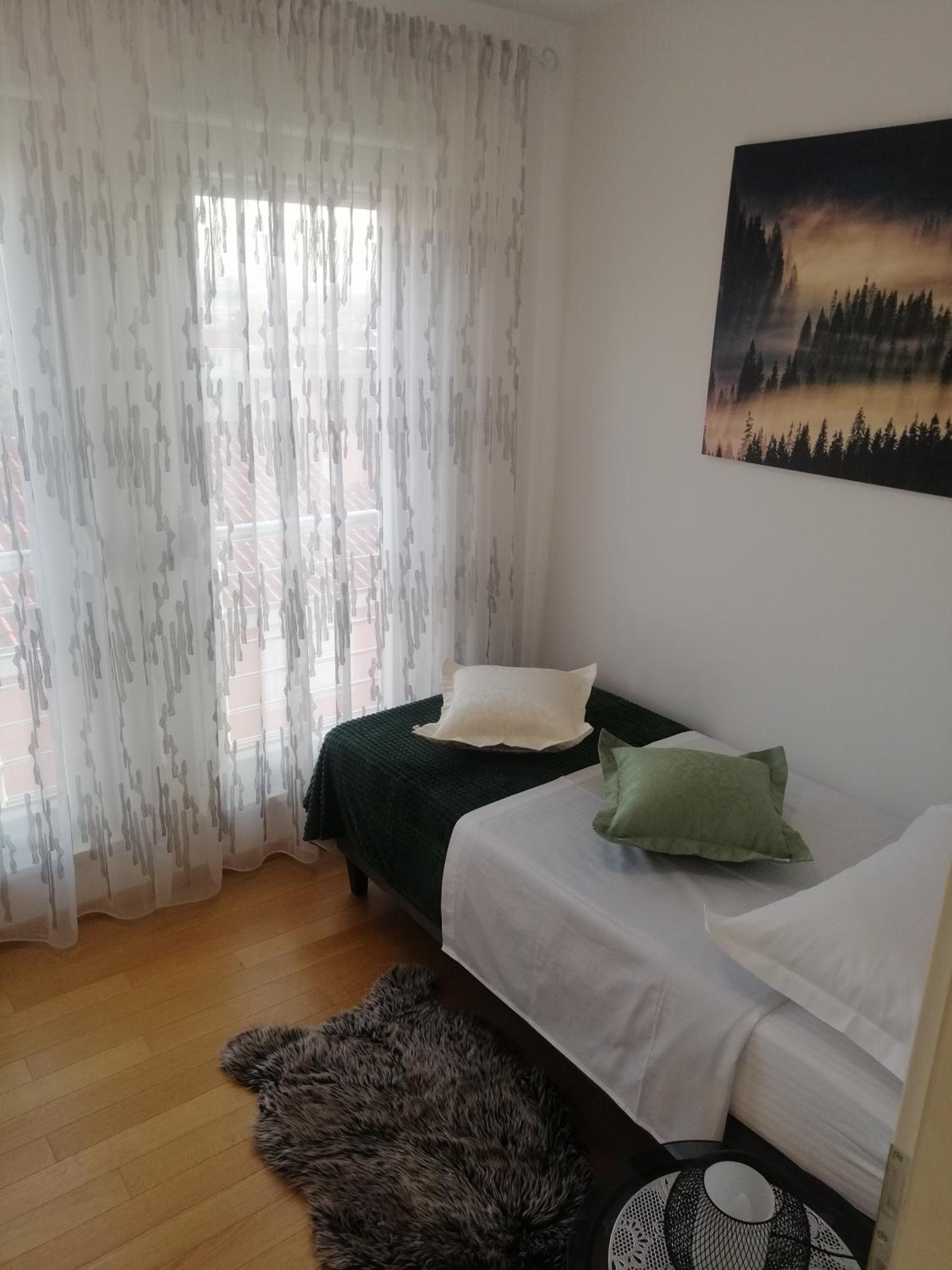 Luxury apartment Queen view 5