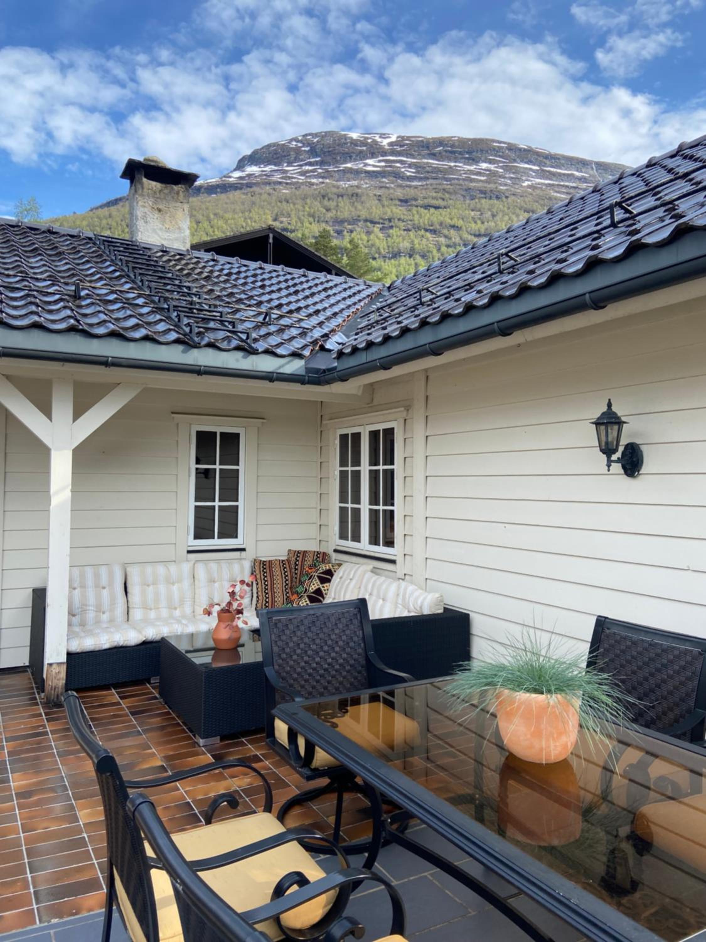 Hotel Aarnes house Stryn - Image 1