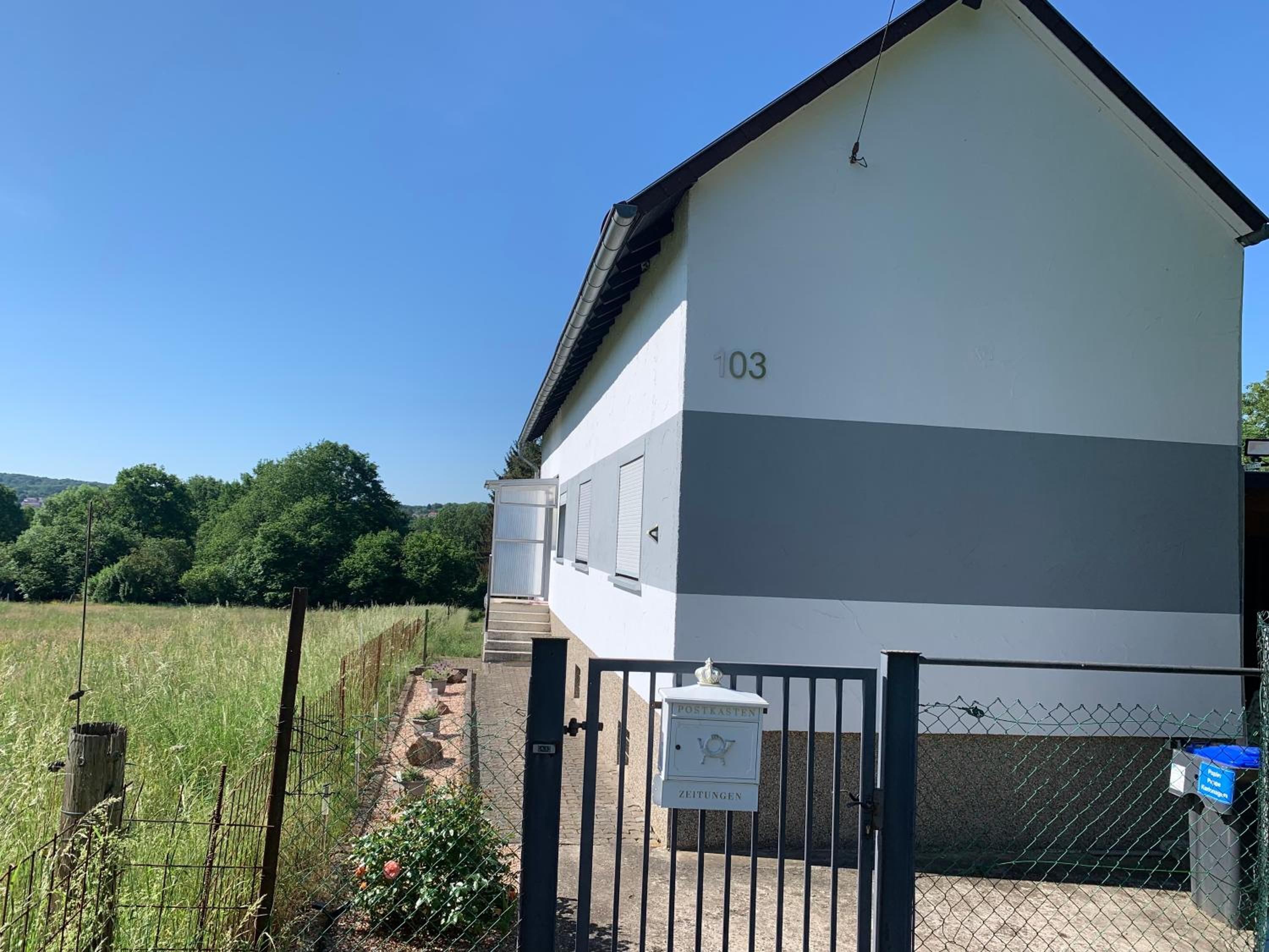 Ferienwohnung Sunny - Moderne Ferienwohnung im Grünen in Saarbrücken-West