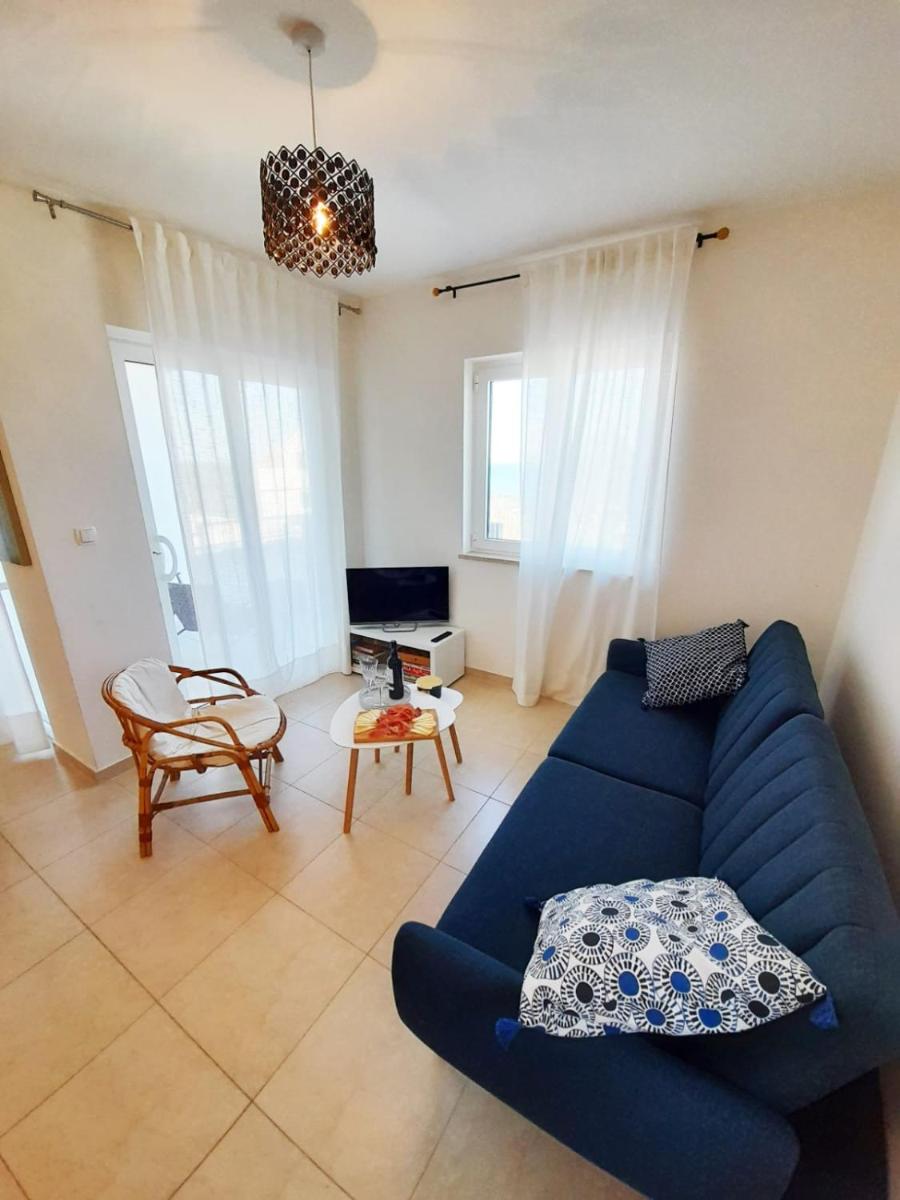 Appartamento Daisy con vista mare e piscina view 3