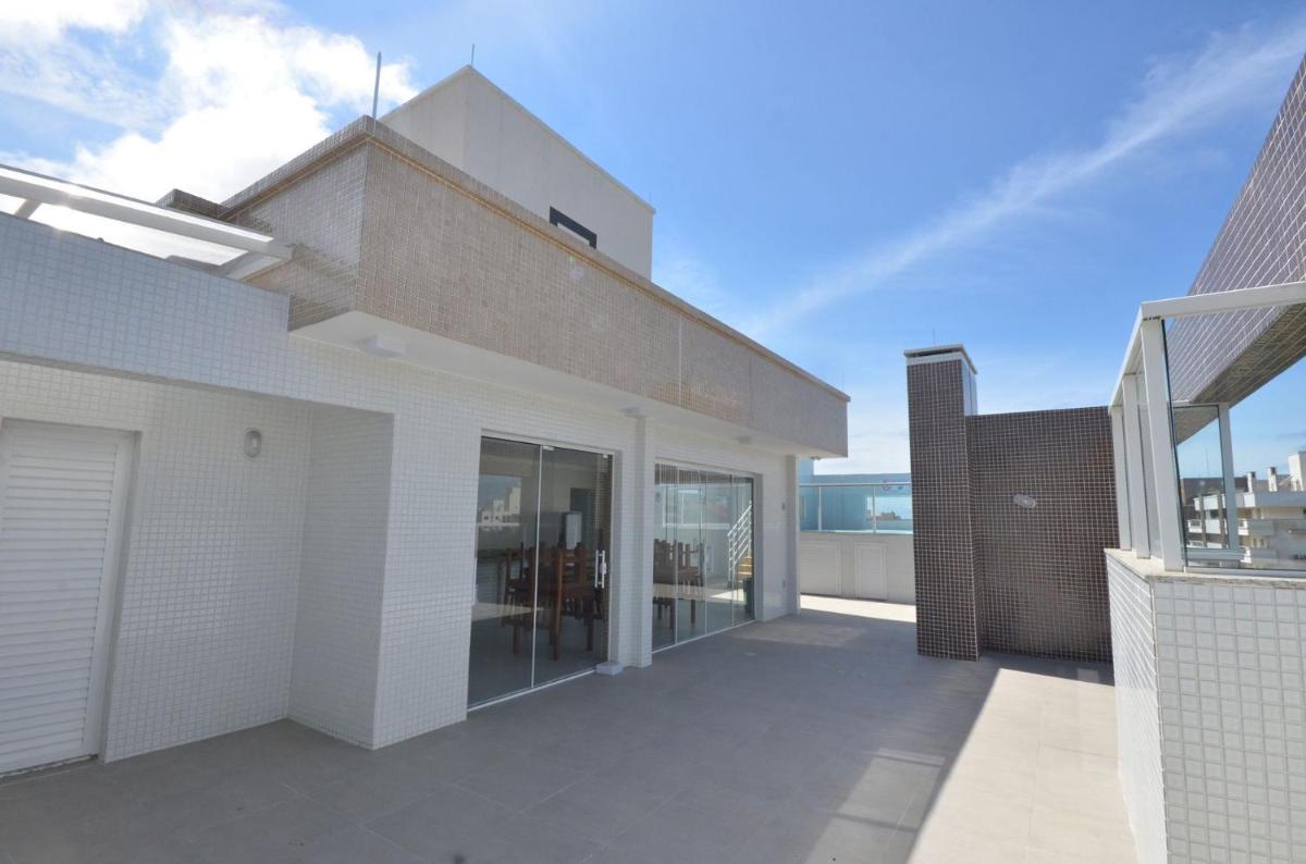 364 - Apartamento em Bombas com piscina