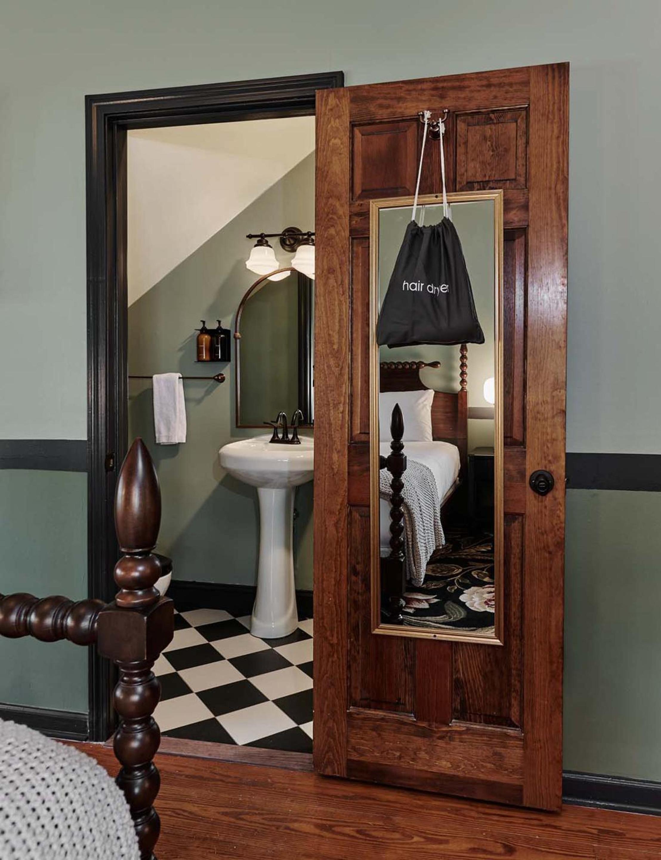 Hideaway Inn Lenox view 5