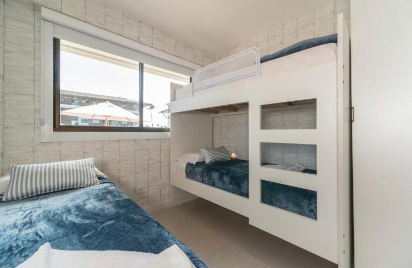 Flat Super Luxo Térreo Frente Piscinas