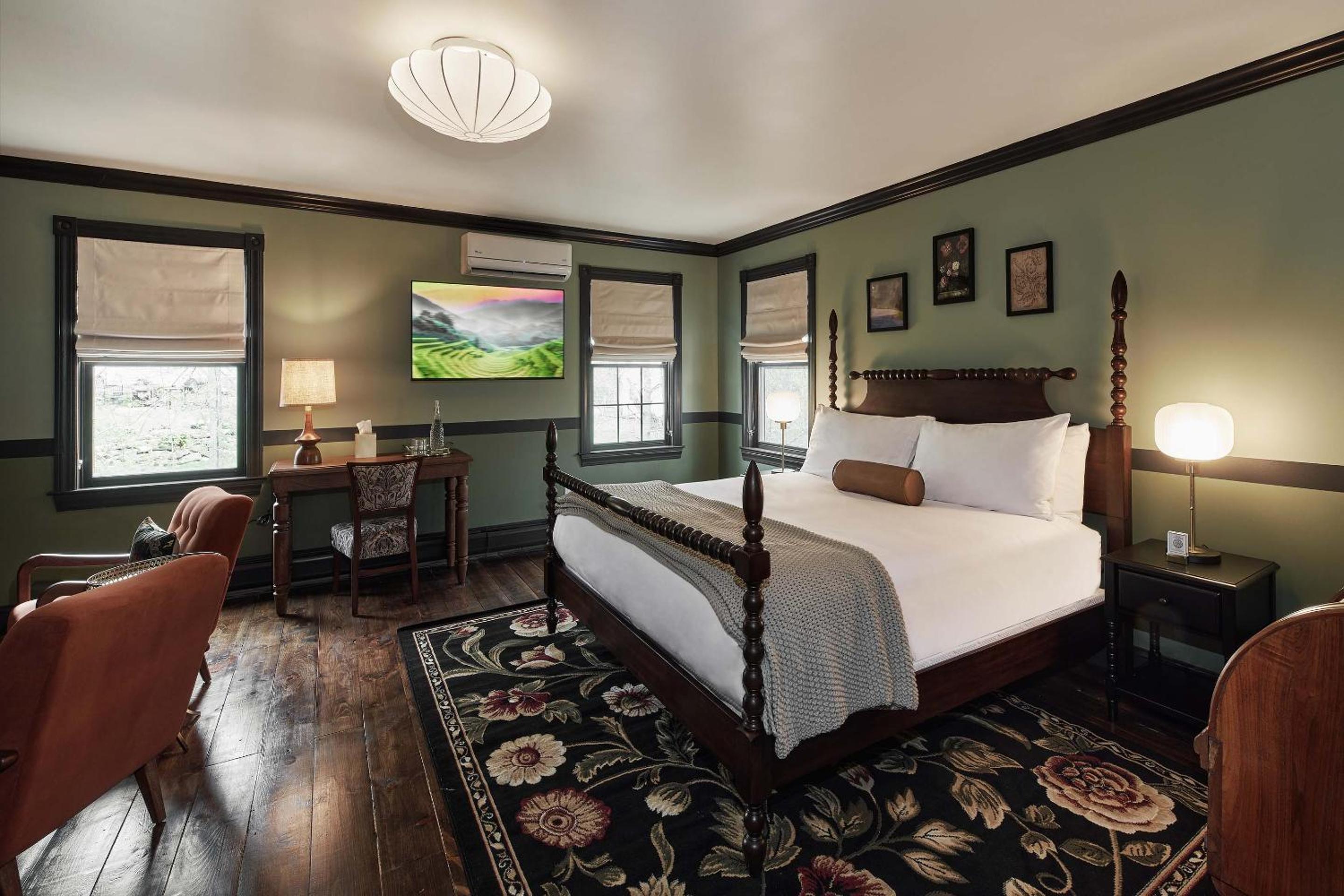 Hideaway Inn Lenox view 2